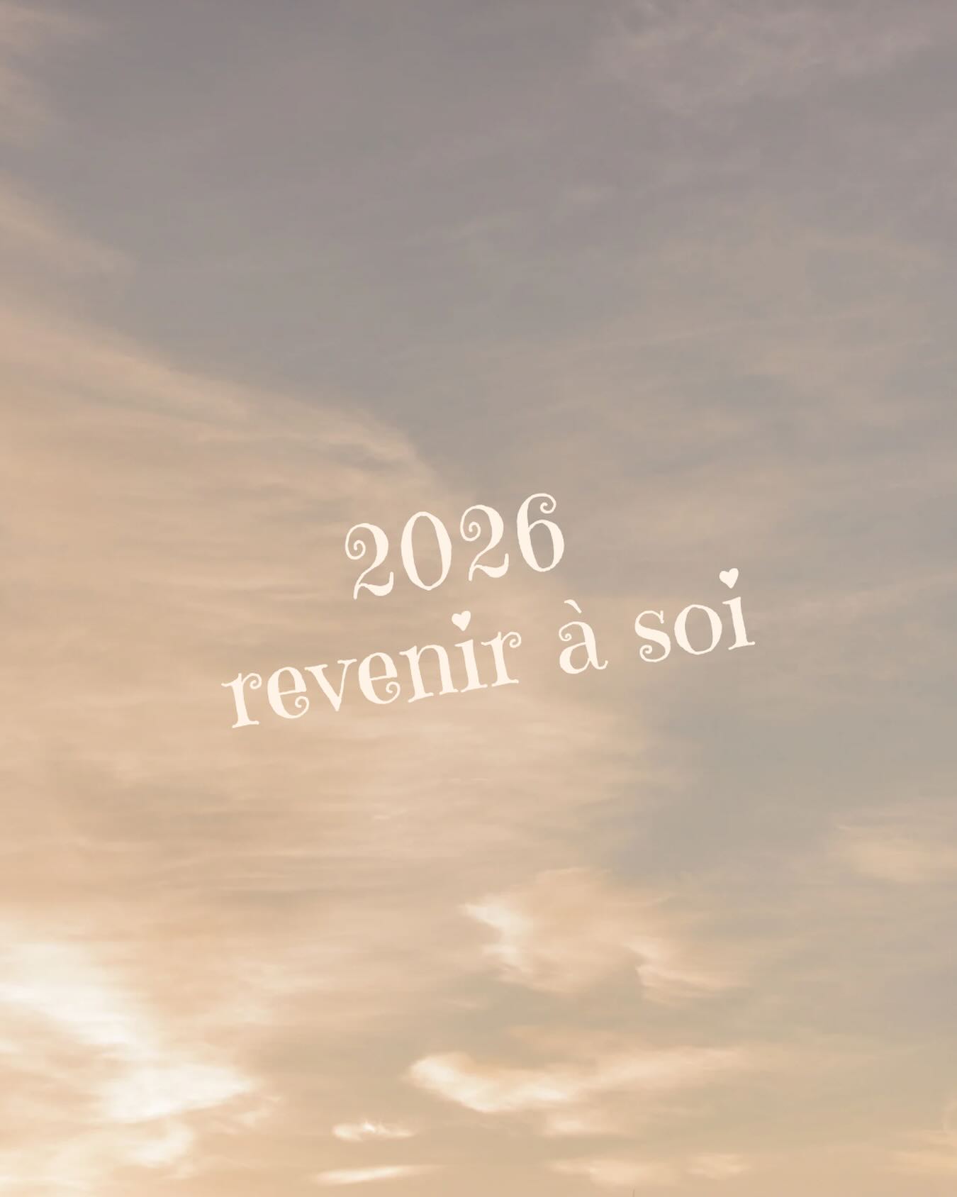 2026 : revenir à soi ✨
Le début d’année n’est pas toujours un nouveau départ.
Il n’est pas forcément question de résolutions, de changements immédiats ou d’objectifs à atteindre.
Parfois, janvier est simplement une invitation à revenir à soi.
À écouter ce qui se passe à l’intérieur.
À reconnaître ses besoins, ses limites, son rythme.
Revenir à soi, c’est s’autoriser à ralentir.
C’est faire une pause dans le bruit extérieur pour entendre ce qui est juste pour soi.
C’est accepter que chaque chemin est différent, et qu’il n’y a rien à prouver.
En 2026, et si l’essentiel était là :
plus de douceur, plus d’écoute, plus de respect envers soi-même.
⸻
Cabinet TADDEO Karine - Psychopraticienne
Maison Médicale - 1er étage
1000B Avenue de l’Europe, 13760 Saint-Cannat
Consultations en présentiel ou en ligne
06.95.55.84.24
———
#debutdannee #retourasoi #introspection #psychopraticienne #psyaixenprovence douceur santementale bienetreemotionnel ralentir
