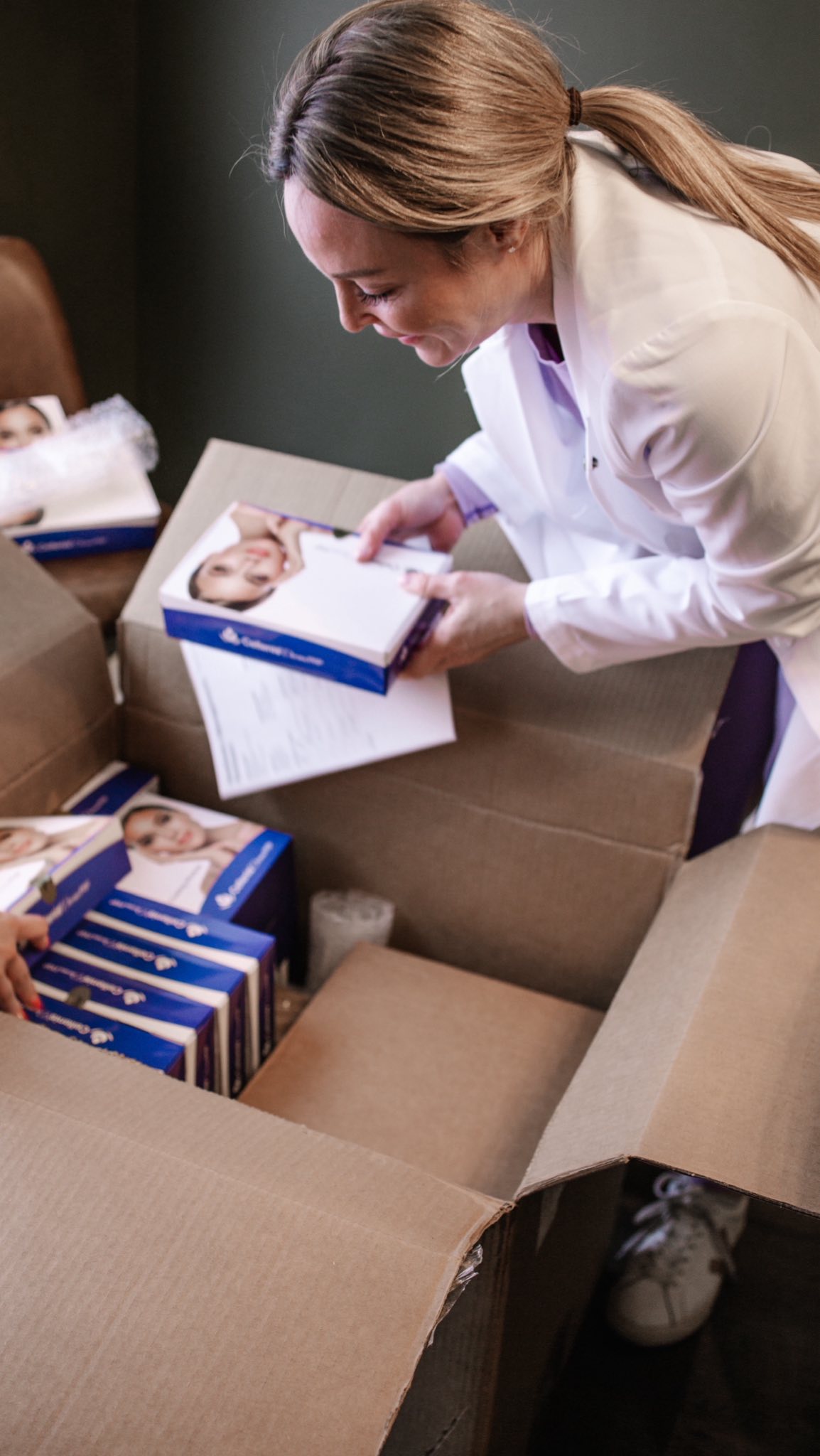 There are a lot of ways to treat the under-eye area, but Cellenis Derma PRP is the one I keep coming back to.
Why? Because it works with your body, not against it.
PRP uses your own growth factors to improve skin quality, texture, and tone under the eyes. It helps soften that tired, hollow, crepey look without changing how you look, just how rested you look.
Results are gradual, which I actually love. Skin slowly looks healthier, brighter, and more refreshed over time, and those results are long-lasting because you’re stimulating real collagen and repair.
#HollywoodSkin #HollywoodSkinParkRidge #UnderEyeTreatment