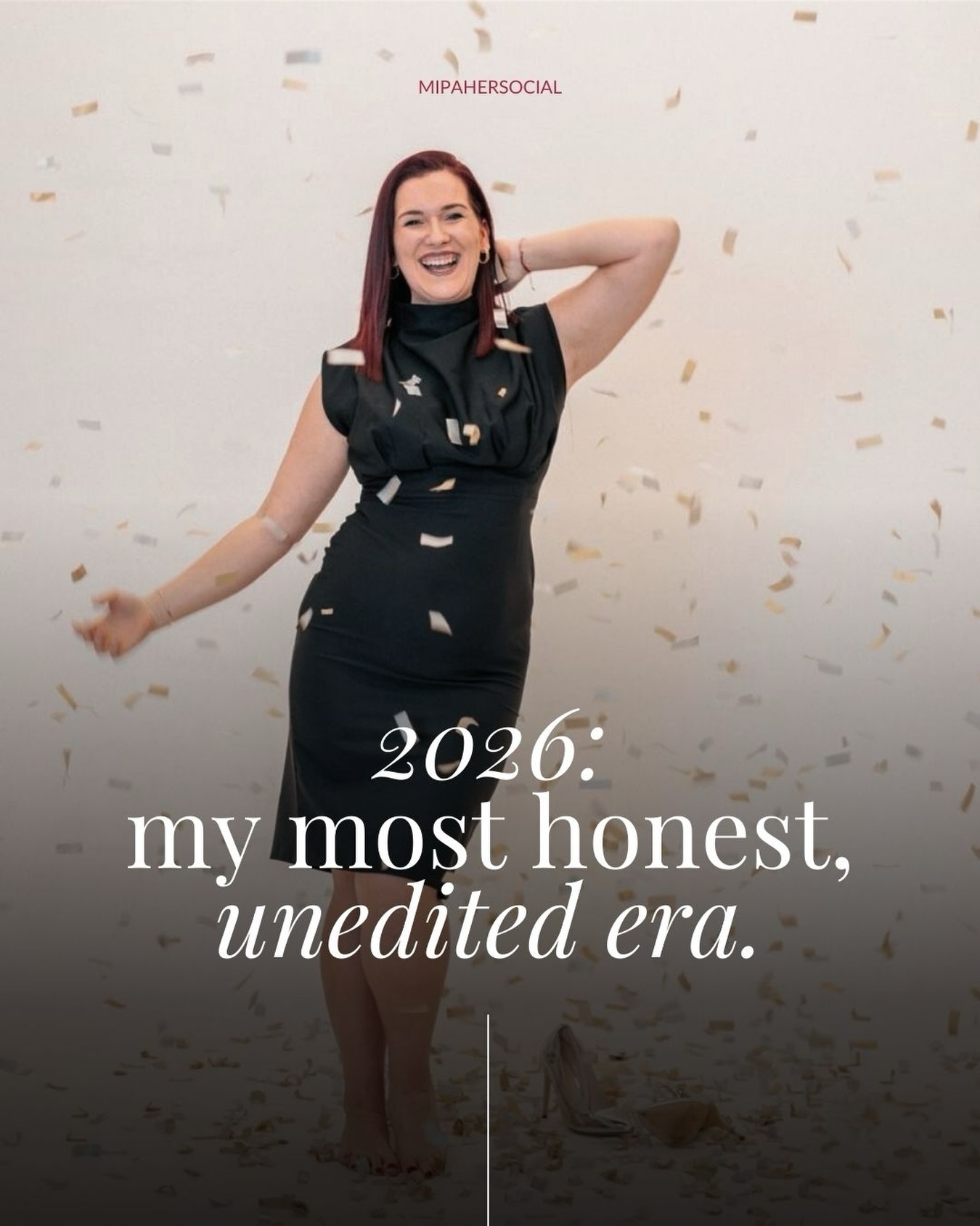 Lies das, wirklich. 2026 wird nicht mein Jahr. 😒
Zumindest habe ich schon vor Jahren aufgehört, das kommende Jahr als „mein“ Jahr zu betiteln. Nö, als selbstständige werde ich ja nicht über Nacht zu einer völlig anderen Person. Aber ich habe für dieses Jahr naturlamente eine VISION 🥰
Es ist das leere buch… du hast nun 365 seiten… womit sollen sie befüllt werden?
Ich wünsche mir, dass meine innere Stimme, die mich immer zum Perfektionismus zwingt, leiser wird. Ich wünsche mir noch mehr authentische Mila, noch mehr ungefilterte Meinung über das Social Media Game. 🙂
Ich hoffe auf viele Kundinnen, die sich ästhetisch ansprechende, aber maximal seo optimierte Websiten von uns wünschen und bereit sind für eine intensive Zusammenarbeit. 🥰
Ich bete dafür, dass der Her Social Club weiter wächst und noch einige selbstständige Frauen dazukommen. Ich hoffe so sehr, dass mein Social Media Onlinekurs ihnen allen die umsetzbare Strategie gibt, damit sie mit Leichtigkeit in die Sichtbarkeit kommen. 🤩
Ach, ich hoff so viel, hab Träume und wünsche… und am Ende hoffe ich für mich, dass ich selbstbewusst genug meinen Bedürfnissen gegenüber bin und sie kommuniziere 🥰 ich wünsche uns allen so viele Kundinnen, die uns schätzen, zu Herzensmenschen werden und das Business beflügeln. ❤️ und am ende: schau auf dich!
📷 @visualbrandstories