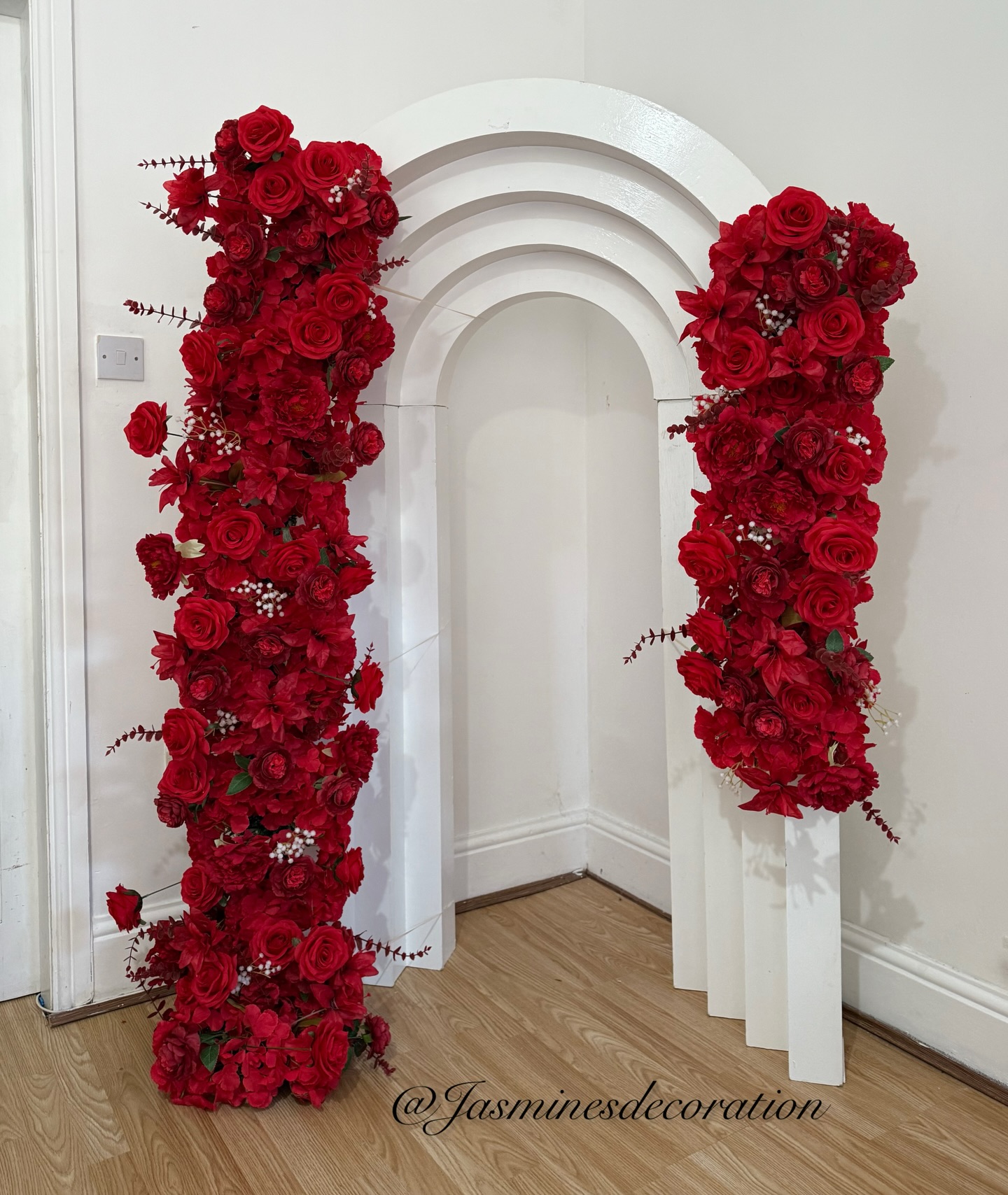 🌹Red Roses Garland Decoration🌹
Red rose garlands wrapped around a dreamy 3D rainbow sailboard, a statement piece for bridal showers, birthdays, and especially Valentine’s Day ❤️✨
Congratulations to the bride-to-be on her special bridal shower and big thanks to her lovely sister @6adnaa to book this gorgeous floral display.
@jasminesdecoration
.
.
.
DM to book your display.
.
.
.
#floraldecoration #floraldisplay #bridalshowerdecor #valentinesdecorations