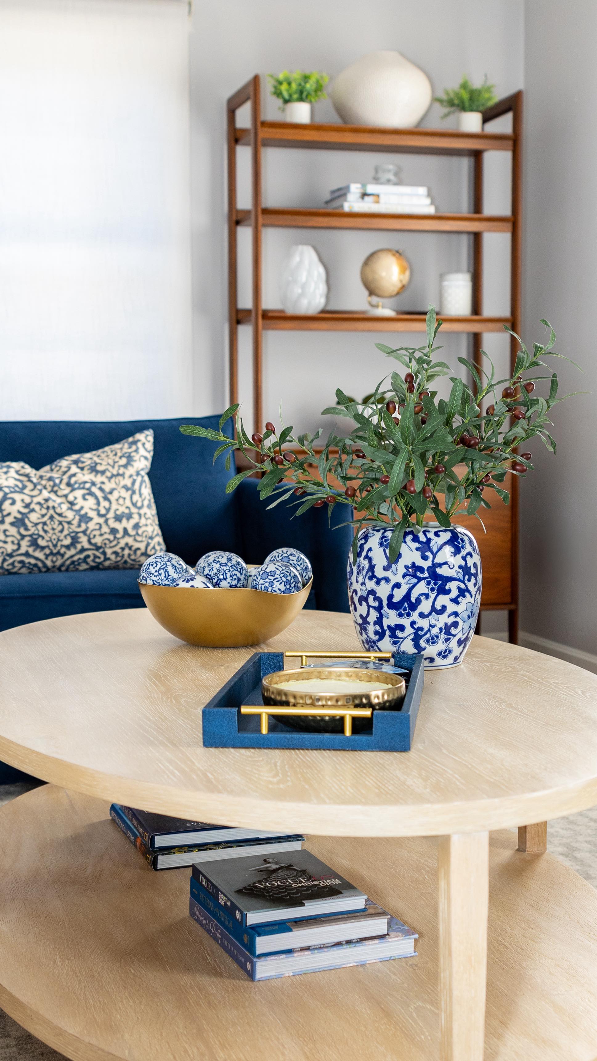 You know the saying perfection doesn’t happen overnight. Neither does upgrading a room in your home. For a top to bottom complete room redesign plan on the process taking a minimum of 12 weeks.
.
.
.
#homedesigner #roommakeover #livingroominspiration #interiorhomestyle #interiorhomedesign
Photos by @lisawest_photos