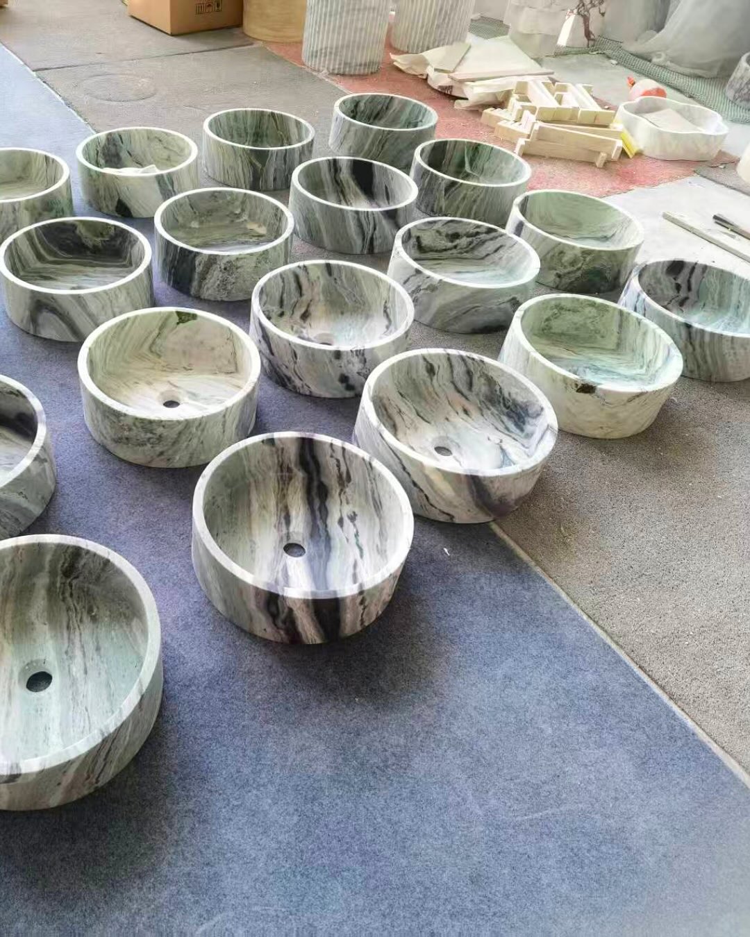 Swipe across to see our new stone basins landing next month - additional styles and colours joining our collection!
#tilewholesaler #basins #tiles #stonebasins