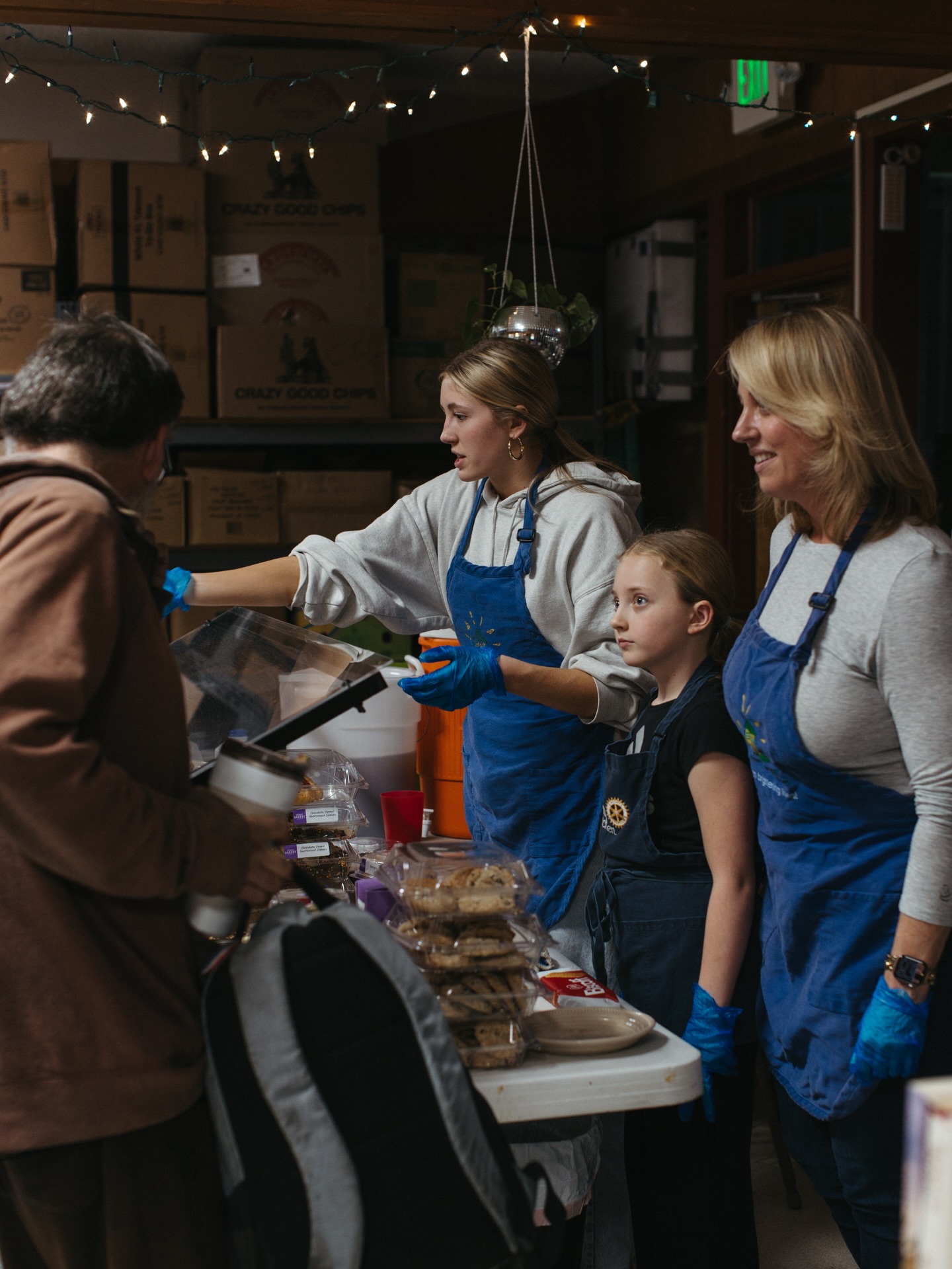 Happy 2026, everyone! Now that the holiday rush is winding down, we’re taking a moment to share how excited we are for all that the new year has in store. We look forward to continuing to serve our community, providing a basic need for our neighbors who need it as well as building a thriving community space for diners and volunteers alike.
Everyone is welcome to join us - whether you want to enjoy a hot meal, make new friends, spend time volunteering with your family, or all of the above - we encourage you to visit us this year. We’d love to see you and serve you!
Here’s to a great year, friends ❤️
📸 @maddiephillipsphotography