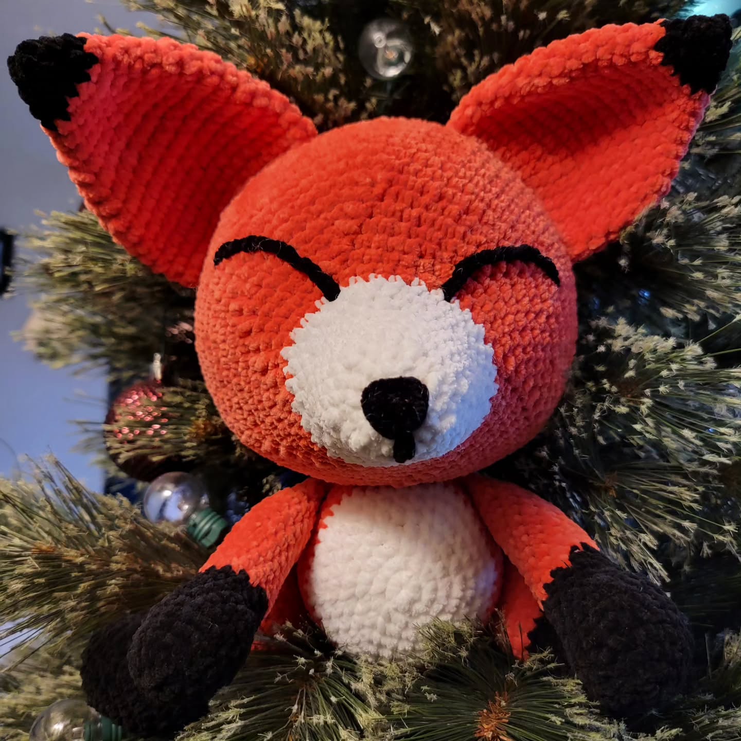 What a fantastic little fox joining the familiar lineup! 🦊
Pattern by eserehtanin
#fox #amigarumi #handmade #smallbusiness #findfamiliar