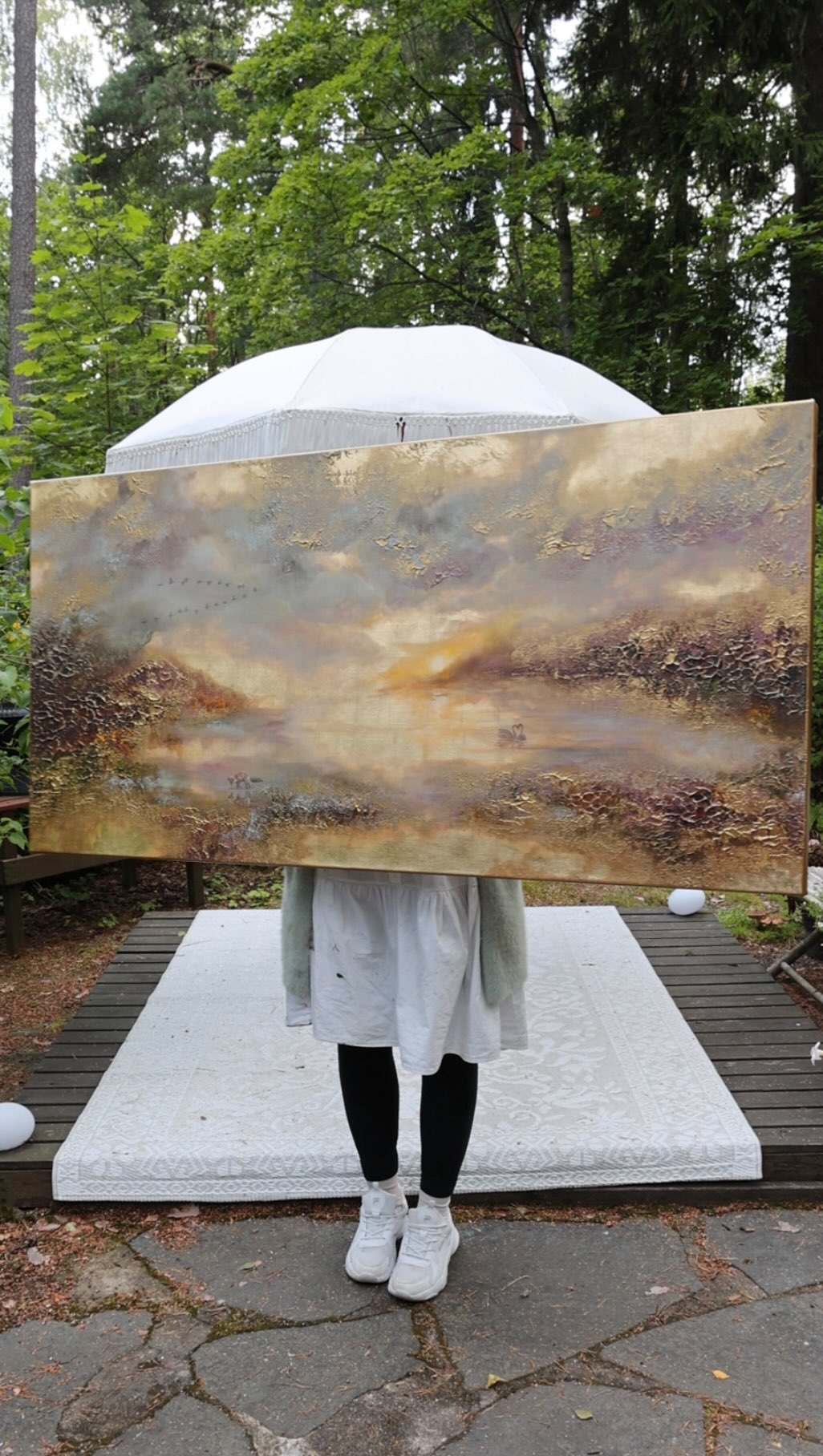 People ask me why I don’t just use gold paint instead of metal leaf? 👀 Watch this and see the difference! 😍✨
#slowlifestyle #semiabstractart #artinspiration #landscapeartist #paintingtutorial #metalleaf #goldpainting