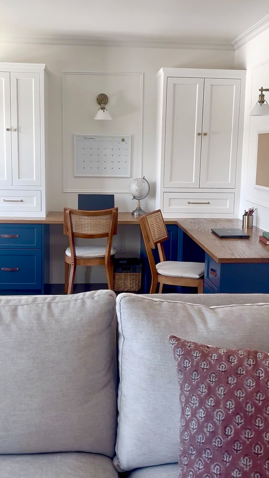 Over at my house, we are starting the year neat and organized!! Since I have 3 kids, it’s sure to last about 15 minutes 🤣. Happy 2026!!
Designed by us and custom cabinetry by @jm_woodman