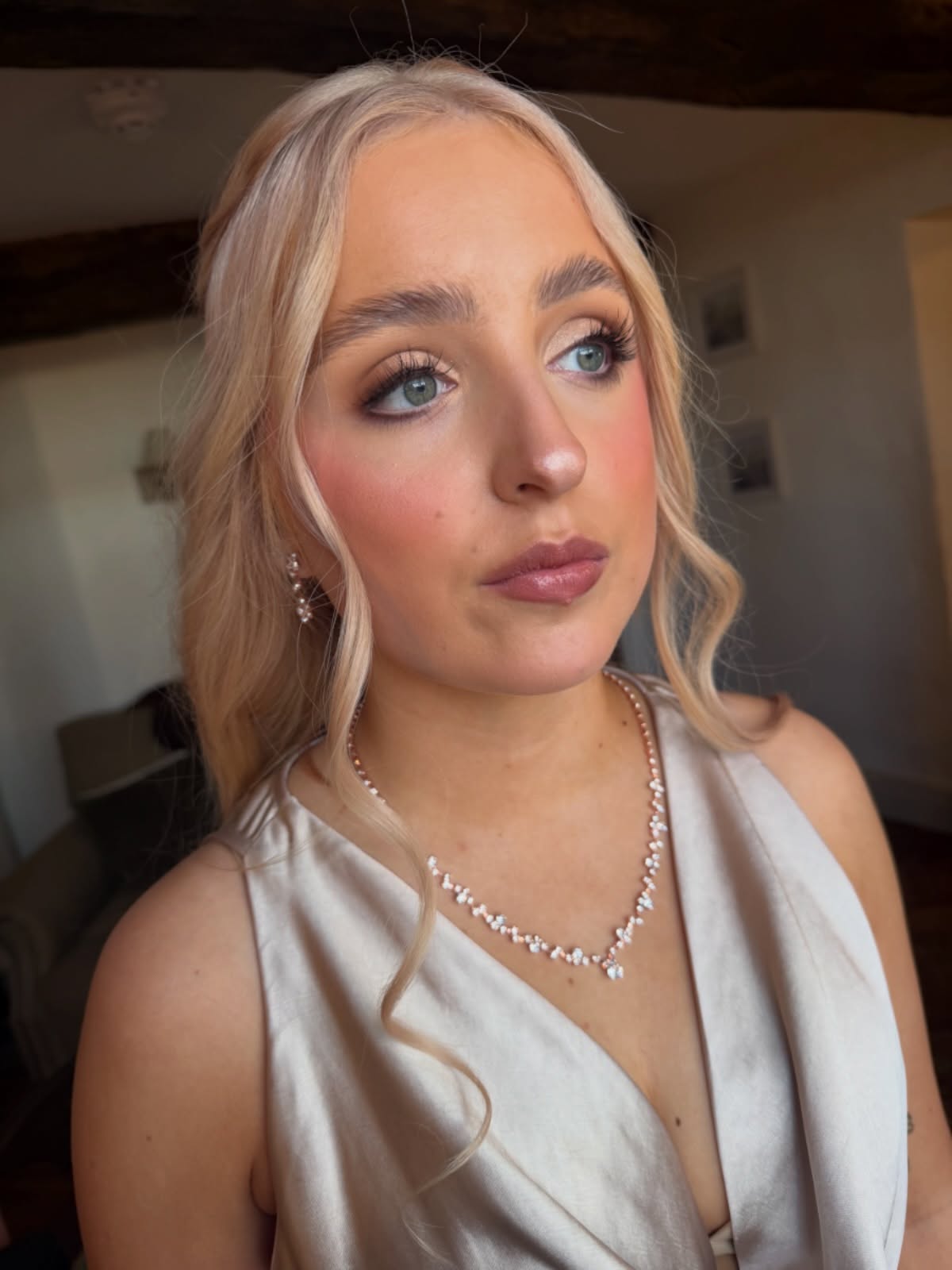 My last bridesmaid glam of 2025 and it did not disappoint🤩🤌🏻🤌🏻
Venue @riverbarnweddings
Hair @stephanieswainbridal
@the.blush.agency
#bridesmaidmakeup #bridesmaidglam #bridalmua #weddingmua #weddingmakeup