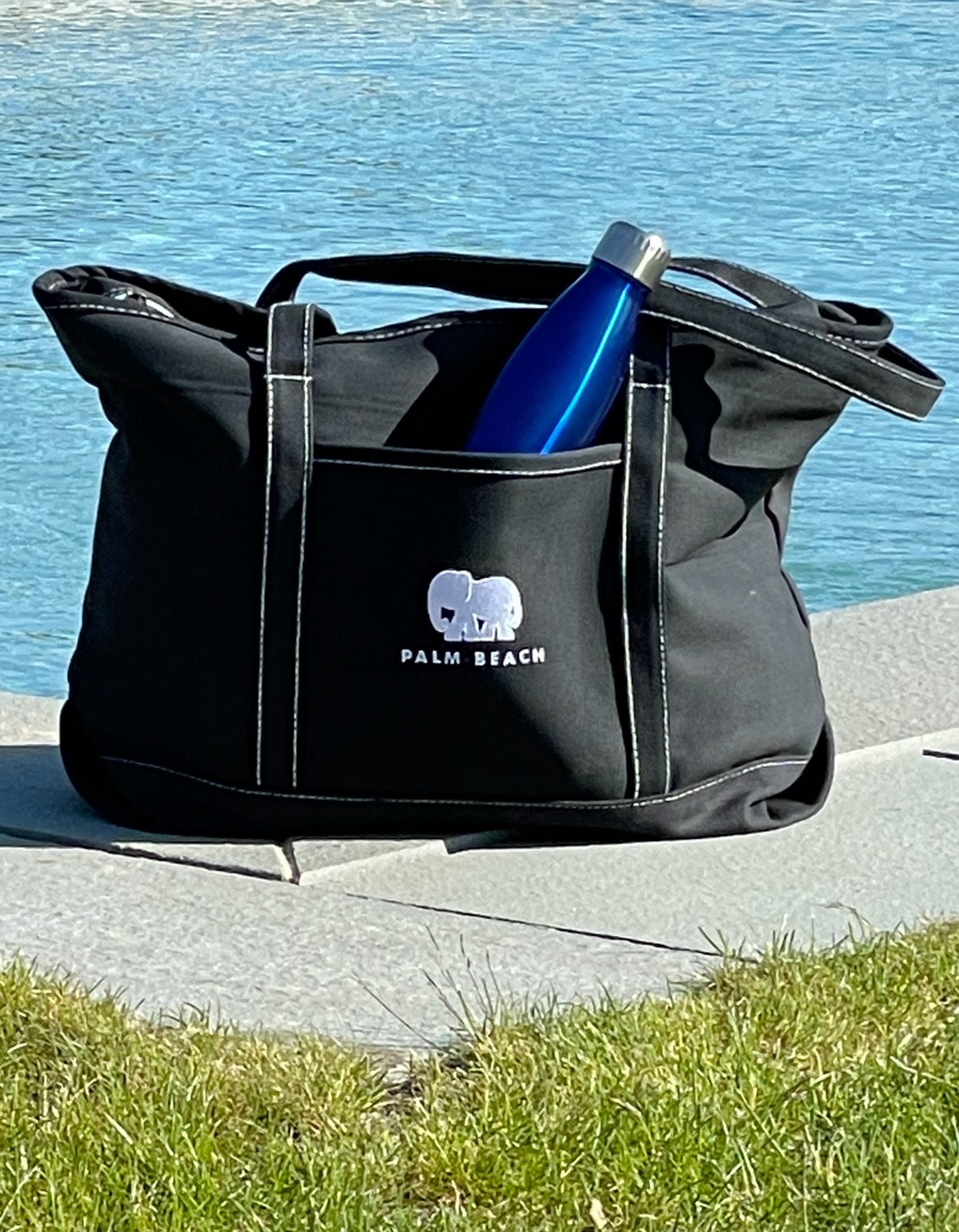 January looks a little different in Palm Beach ☀️🌴
Custom totes designed for sun-filled days and easy coastal living.