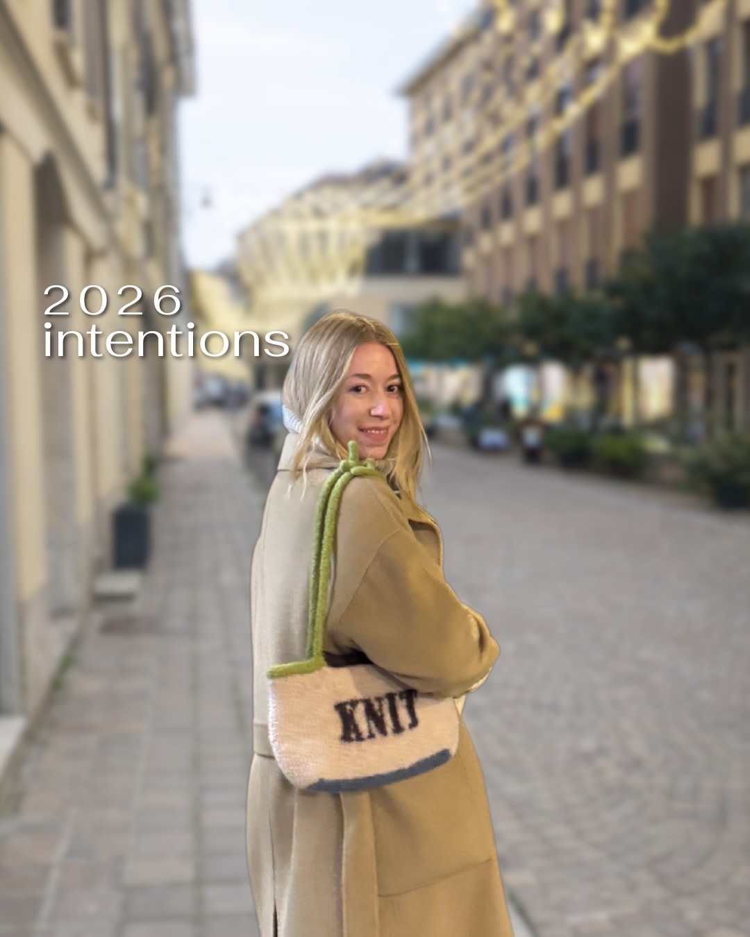 Starting the year with some very low-pressure knitting intentions, no to-knit lists here 🙊
Less rushing, less abandoned WIPs, fewer impulse yarn purchases (again… we’ll see 😜) More knitting for enjoyment, more moments for inspiration, and hopefully fewer achy hands along the way 💖
Nothing major, just how I’d like my knitting ins & outs for 2026 🥰
Have any knitting intentions for 2026?? Let me know in the comments 👇🏻
P.s. the super fun bag in the first photo is the #knitterstote by @svartsvanur – my final knit of 2025! Pattern is soon to be available, so much fun and definitely worth a knit! 🤩 knit in Drops Snow ⛄️
#knittingaddict #knittinglove #knittersofig #knitlife