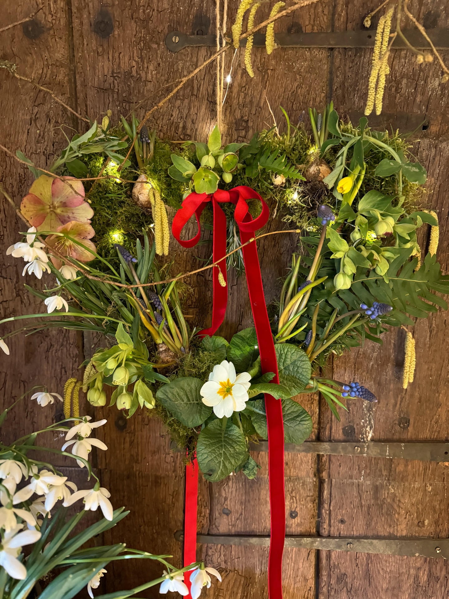 Thank you to everyone who has supported Flaxland Flowers throughout 2025.
It’s been a delight to grow, arrange & learn. An honour to create for your special & noted occasions with seasonal cut flowers from the garden
The daffodils have started to emerge from their bulbs as I look forward to returning with the rise of springtime.
Happy New Year
With love & gratitude
Kelly