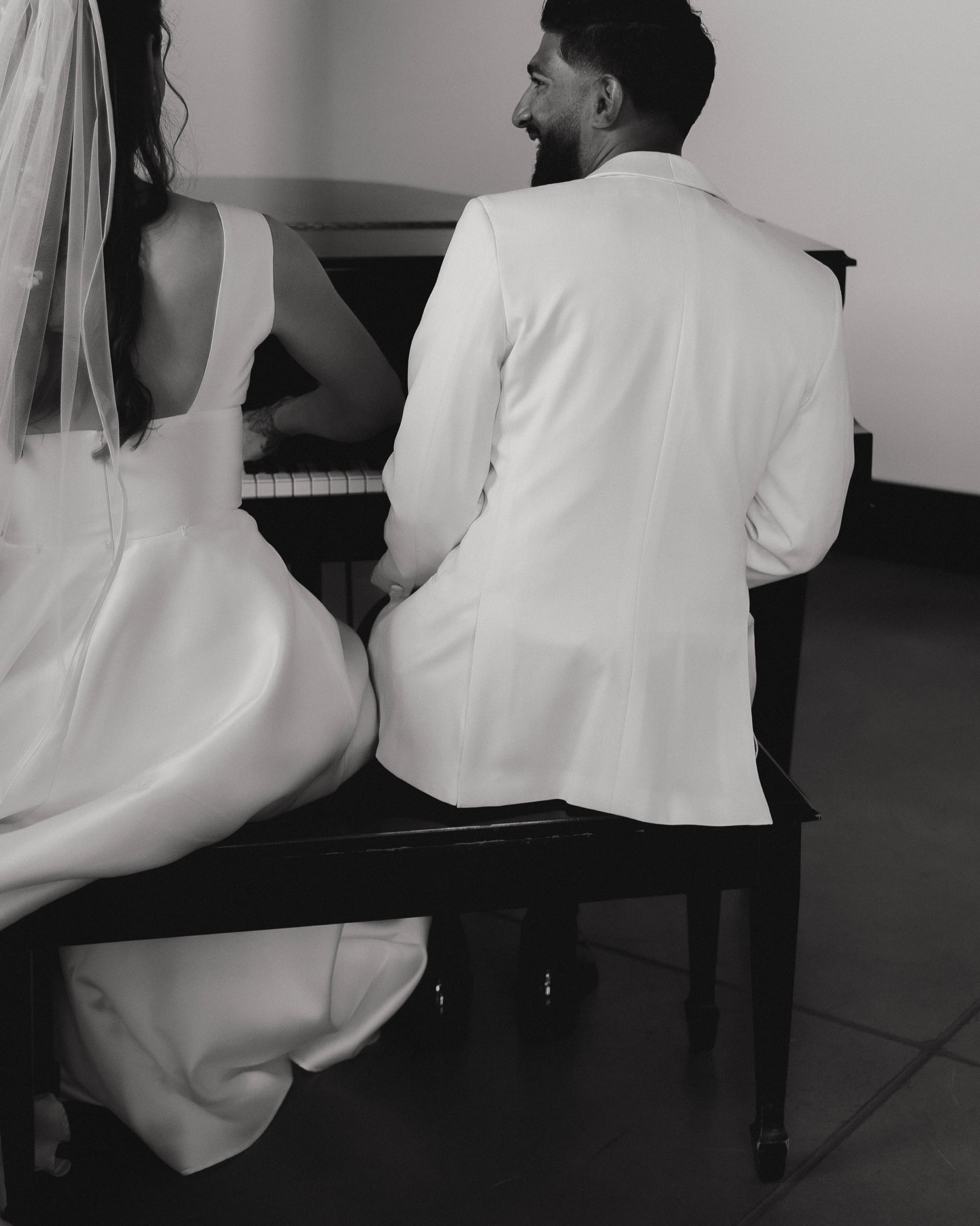 Intimate, quiet, memorable moments of these two before the guests arrive🎶
#neweddingday #intamateweddingphotographer #smallweddinginspo #bridal #lincolnweddings