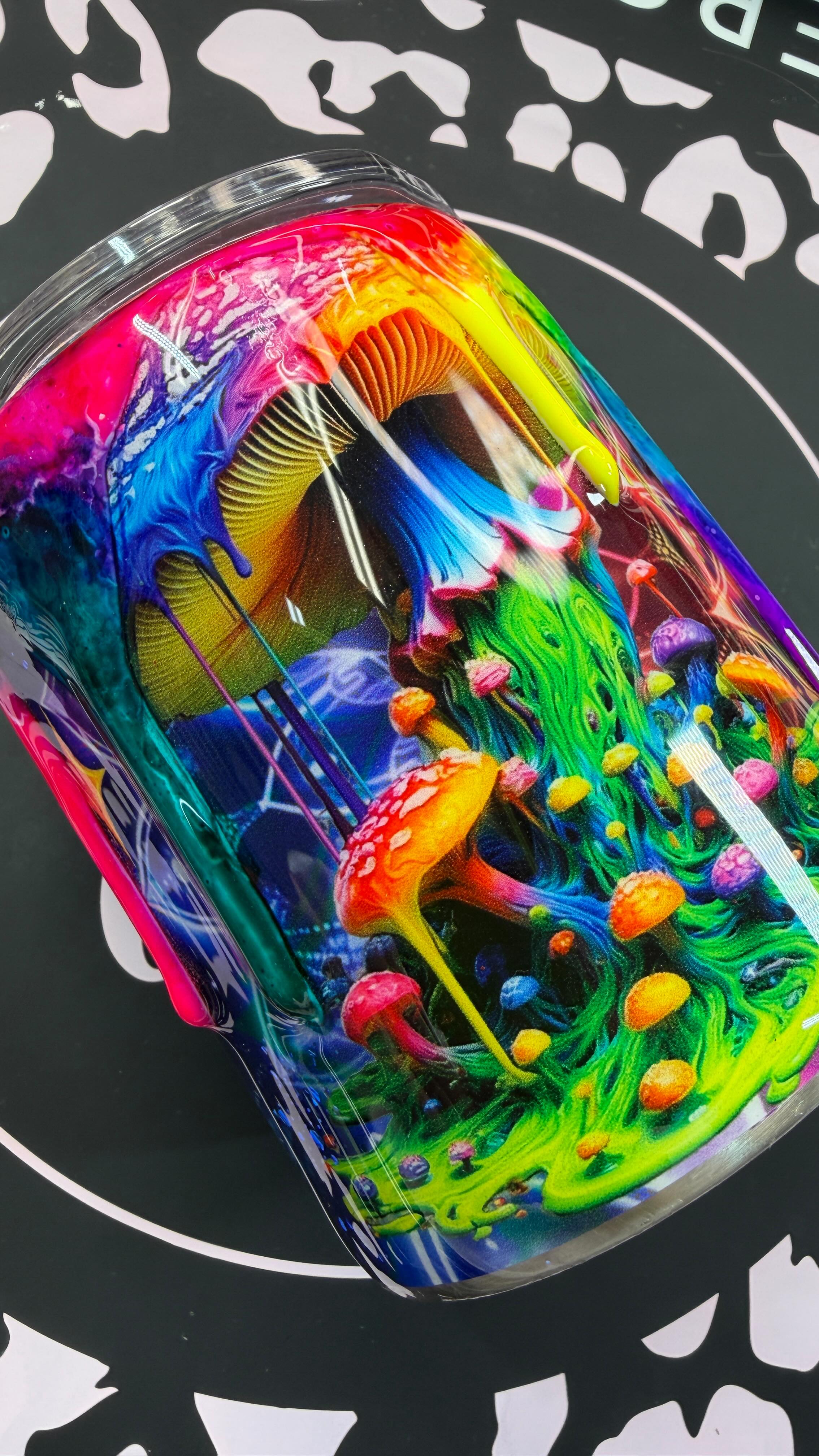 Happy New Year!! 🎊 First completed cup of the year! We made this in our YouTube live last week and it was so fun to make. Full tutorial coming soon 🥰🥰🥰 #resinart #glittertumblers @flynnsisterssupplyshop