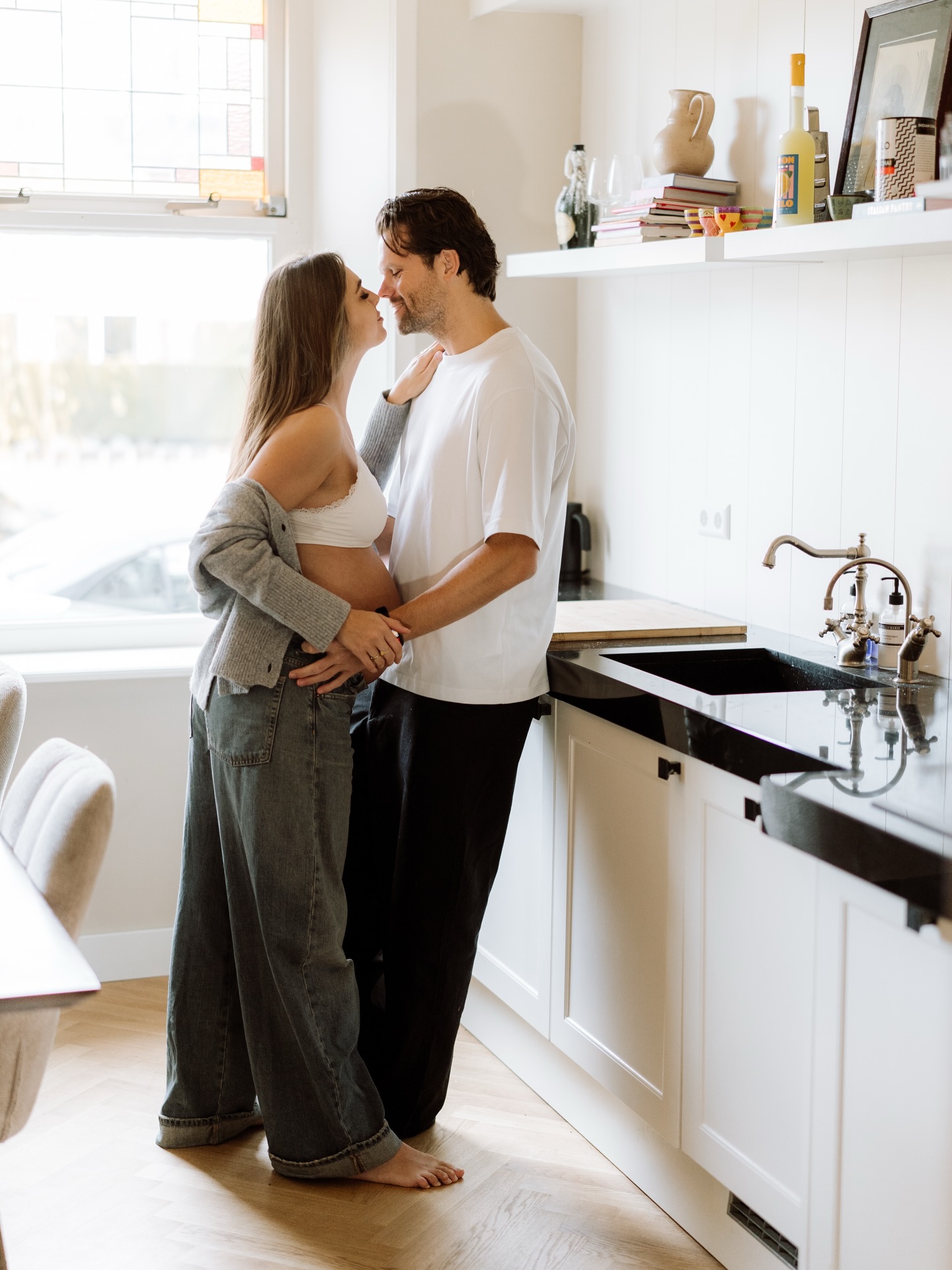 Ik vind dit dus zo heerlijk knus hè? Een zwangerschapsshoot in hun eigen huis! Lekker relaxed en ontspannen. 🥰
#zwangerschap #fotoshoot #fotograafalkmaar #fotograaf #zwangerschapsshoot