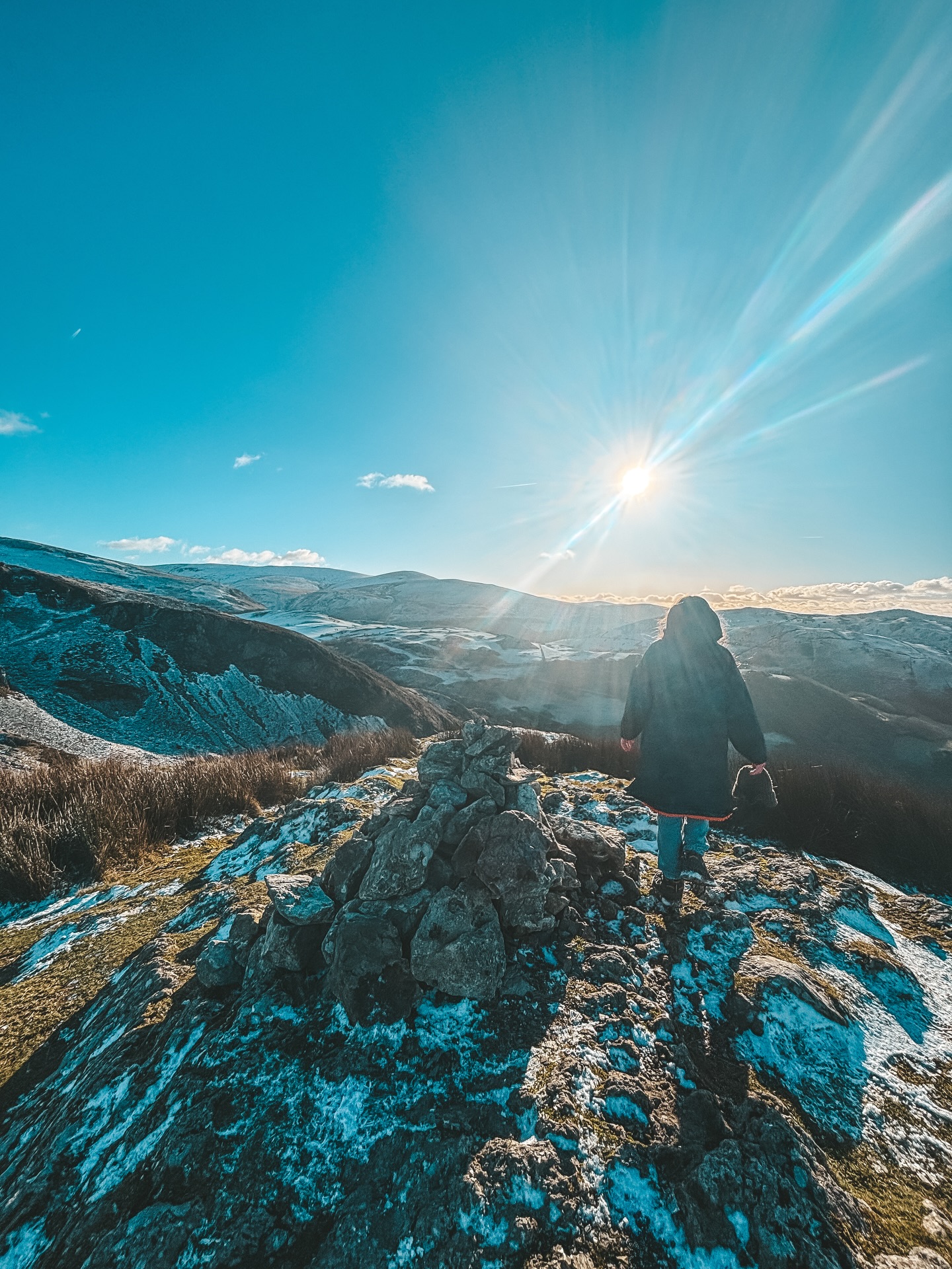 Breathing in the January full moon up the mountains in silence. Absolutely beautiful walk today over Bird rock, the peak within the sleeping face we have seen in the landscape over the years. Today we finally walked it from a recommendation of a local, the views were beautiful and sliding down in our dry robes was the best idea😂. Thank you universe. 🏔️ ⛰️
#mountain #wales #birdrock #naturelovers #explore