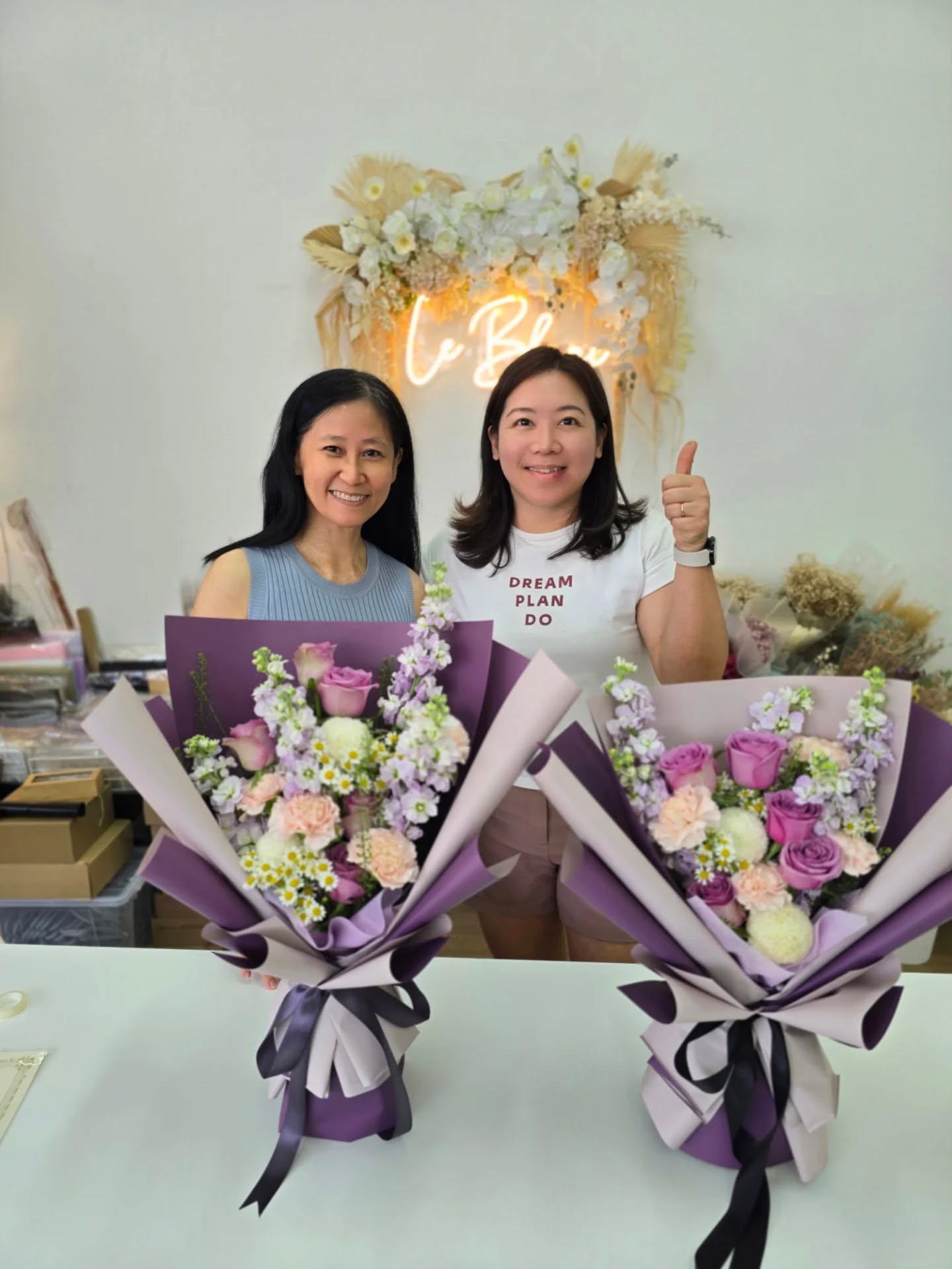 Korean-style Fresh Flower Bouquet Workshop- 4 Nov
.
DM or whatsapp us @ 94232010 / 85717679 for more information
.
#leblancflorist #leblancfloristworkshop #flowerlesson #flowerbouquet #sgfloral sgflowers sgshopping henspartysg sgcrafters sgflorist workshopsg sgworkshop supportlocal sgevents craftedinsg sgmakers sgonlineflorist flowerworkshopsg 花束 網上花店 花 花店 꽃 韩式花艺 花艺课程 花艺