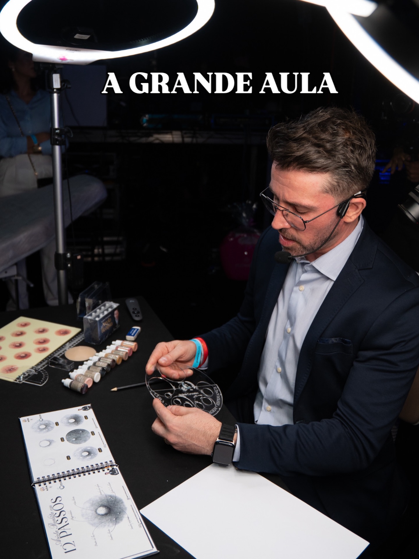 Obrigada @shamistatuador profissionais como vocês, são necessários da nossa área, chega de entrega rasa, ensino escondido para o próximo treinamento.
A grande aula foi uma surpresa incrível pra nós, eu simplesmente não imaginava o tamanho do que estava criando quando pensei sobre isso, eu só sabia que era exatamente o que eu gostaria de receber.
Vcs arrasaram e o público amou 🖤💛