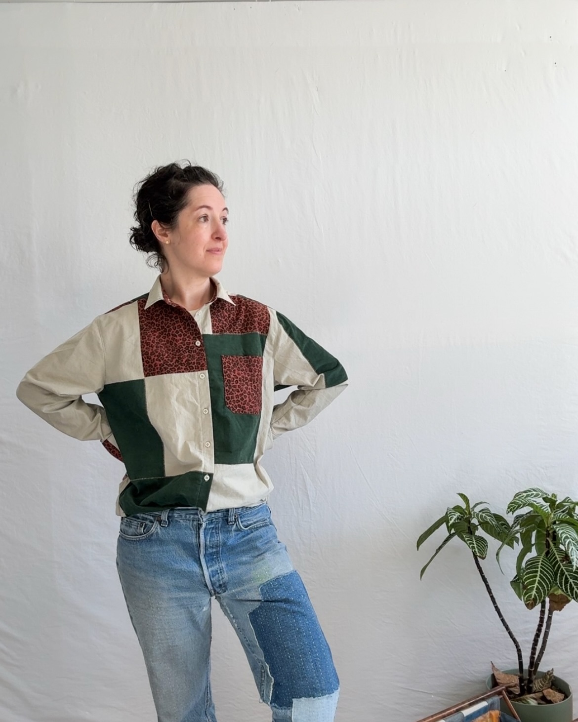 You don’t need to buy new fabric to make a cool pattern. In fact, using scraps from your fabric stash might actually be more fun - it will push your creativity and you’ll end up with something truly unique.
It’s the same with shopping for fabric secondhand. You probably won’t find the exact thing you were looking for, but what if you find something better? What if that extra work, the searching, the problem-solving pushes your creativity and you end up learning something new and going outside your comfort zone.
When I got this pattern, I had a ton of ideas mostly revolving around patchwork denim (shocking I know). And I still want to make a denim version of this shirt, but when I found these scraps of the animal print fabric at @scrapsf and then the deep green micro corduroy and the crisp khaki, they just spoke to me.
I pieced every little bit of the animal print, and I would have liked to have more, but that created some of my favorite details like the 1/2 khaki 1/2 print cuff. I don’t think I would have done that if I didn’t have to.
Easy isn’t always better. Sometimes scarcity and limitations give you the best outcomes.
Material cost $10
Pattern: Jenna by @closetcorepatterns
Sewn on: BERNINA L890 & 770 QE @berninausa
#closetcorepatterns #berninaambassador #sustainablefashion