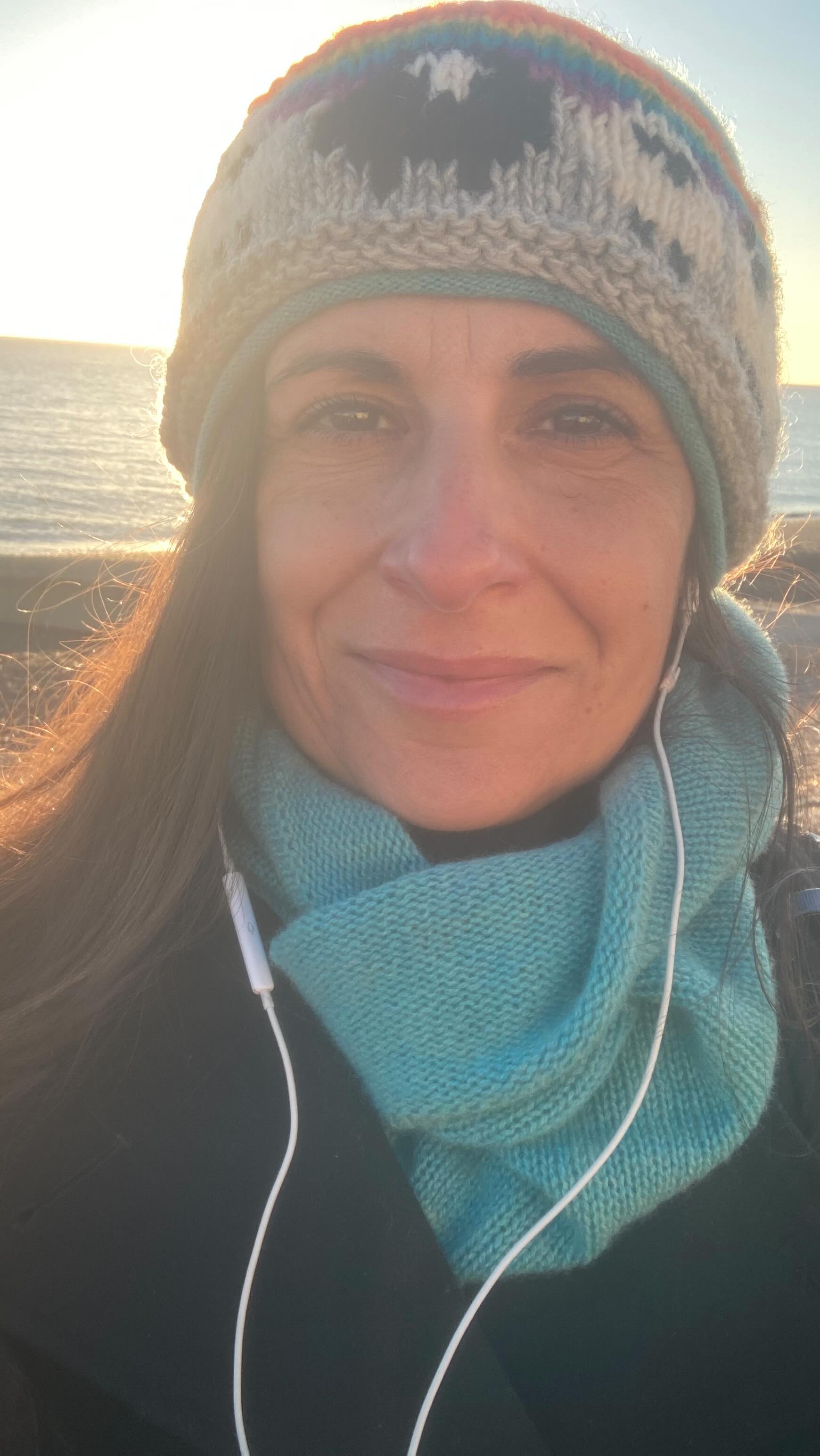 A glorious sun
Beaming your warmth
Onto my skin
Into my eyes
Into my heart
Welcome 2026
More days like this please
Singing circle next Sunday by the way
Link in bio
Love always
#music #voice #singer #love #singing