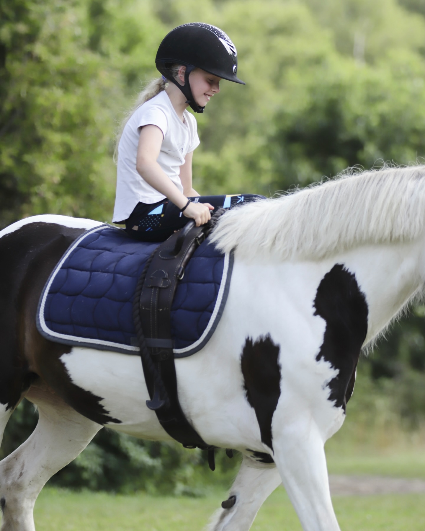 Godt nytår til alle!! Vi ser nu frem mod sommerens lejr🎉 En af de mange aktiviteter vi har her på Østerlund Ridelejr - voltigering🤸🐴💪🏼 #østerlundridelejr #danmarkssjovesteridelejr