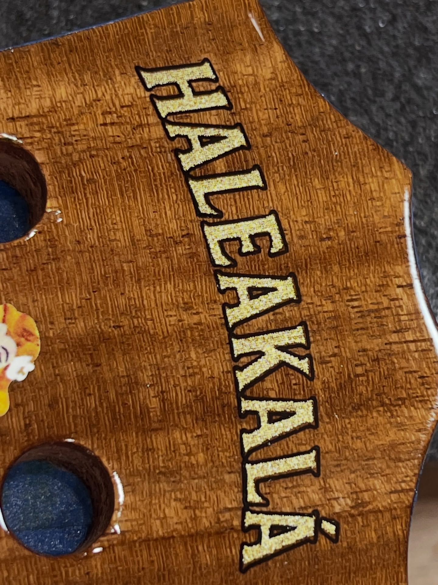 It takes a few more steps to blend in the headstock logo and make the boundaries invisible