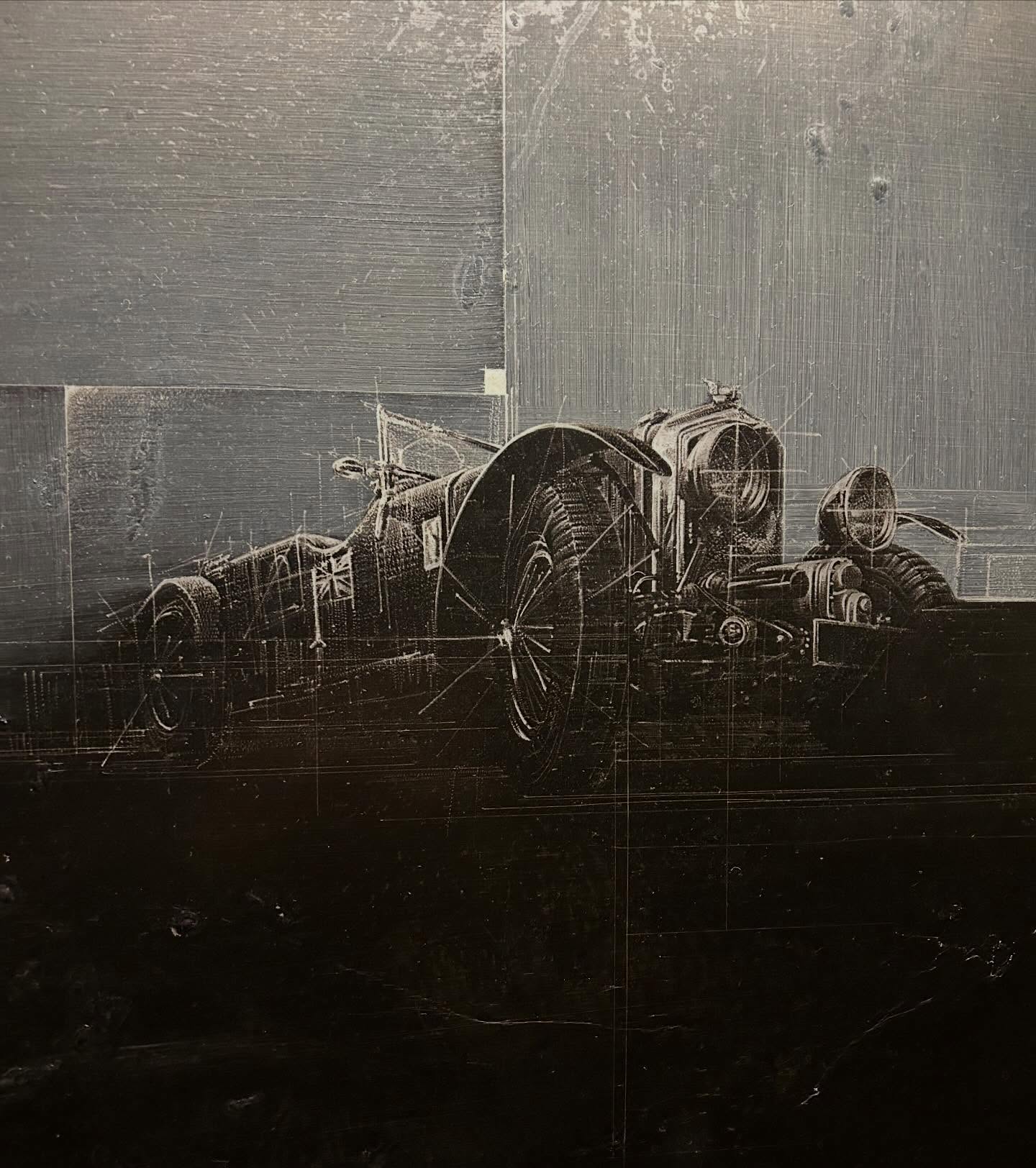 After a few lighting attempts we have finally found the right one for Ed’s incredible piece of art. Commissioned for his Birthday by a dear friend it is a fantastic image of his Bentley
Tattooed steel and oil
.
.
#artwork #bentley #blowerbentley @lukeedgarart @jennettewright