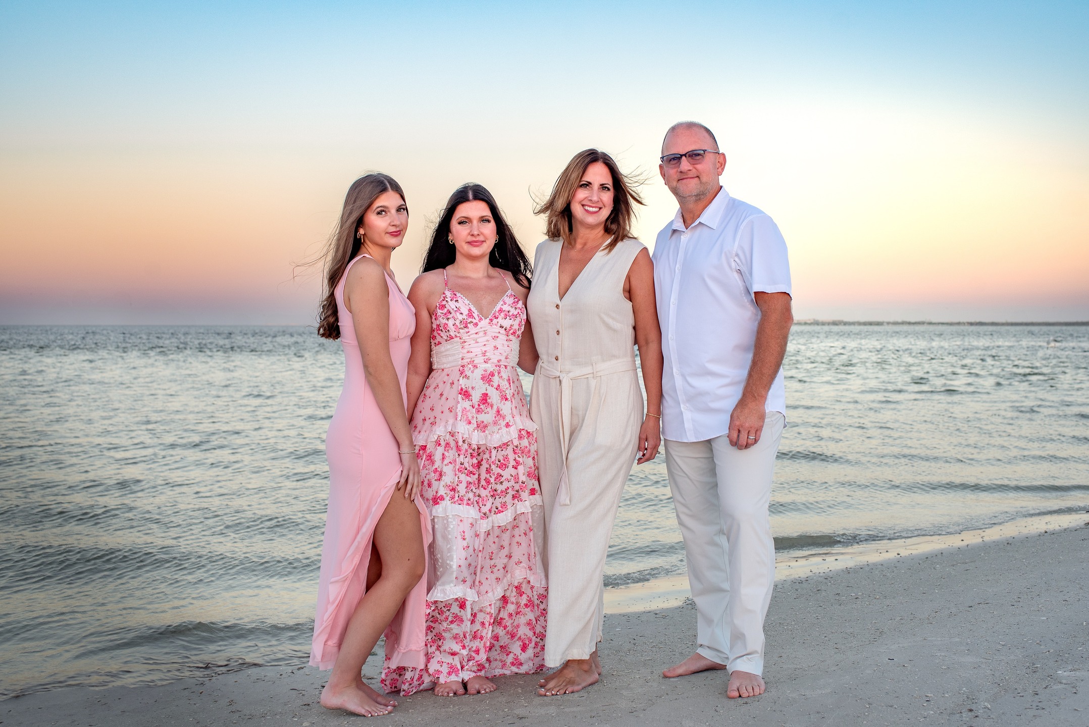 Most families book sunset sessions, which is exactly why sunrise shoots feel like a little treat.
The funny part? My brain has to work in reverse. At sunset, I start in the bright sand with palm trees behind us and slowly move toward the water.
At sunrise, itโs the complete opposite.
Not ideal for a morning brain ๐ but the light makes it worth it every time.