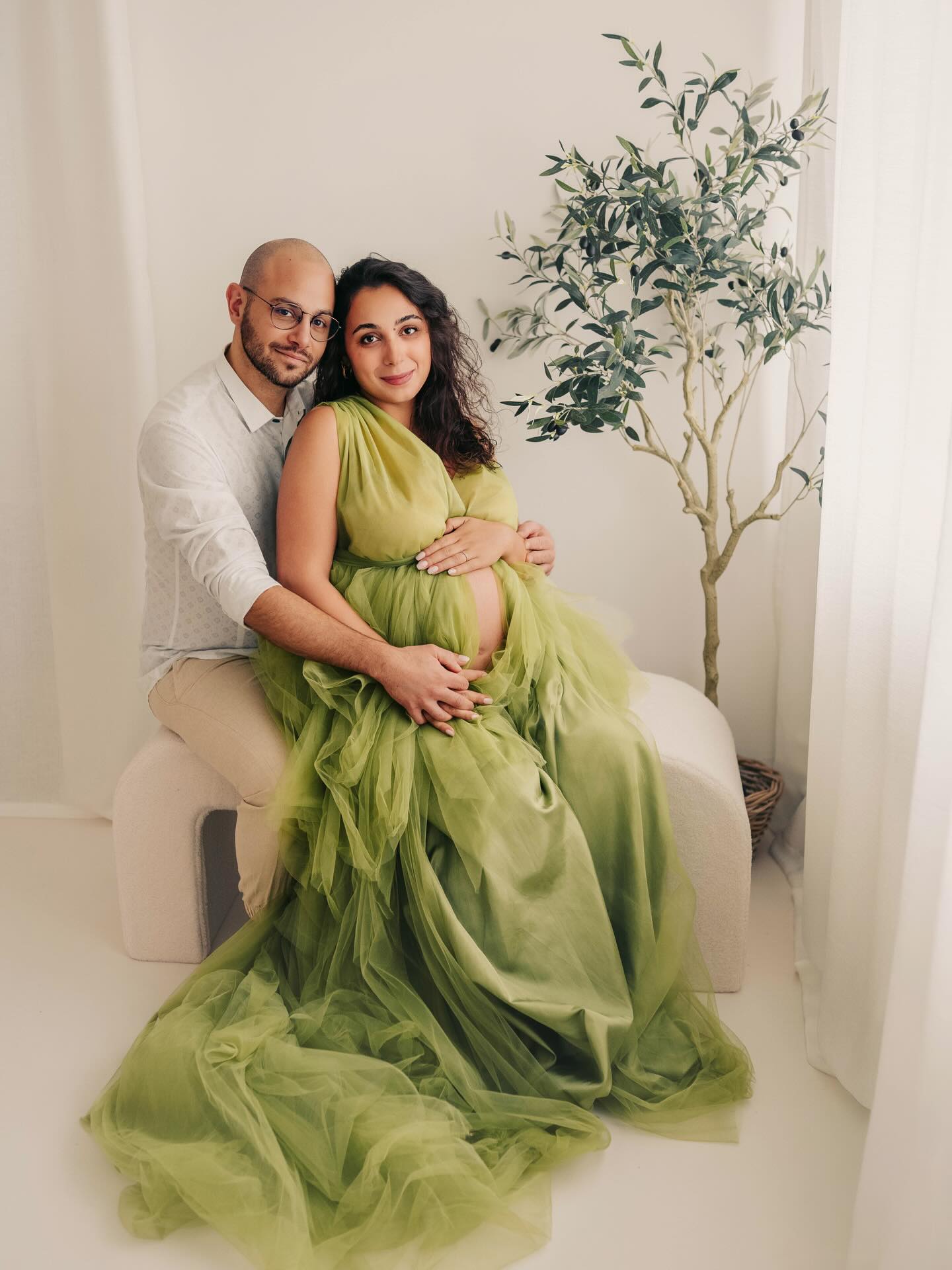 Looking forward to all the expecting moms of 2026 🤍
One of my favorite discoveries this past year has been creating black & white photos in every session.
Sometimes… I love them even more than color ✨.
.
.
Ich freue mich auf all die werdenden Mamas 2026 🤍
Eine meiner liebsten Entdeckungen im letzten Jahr war es, in jeder Session Schwarz-Weiss-Fotos zu kreieren.
Manchmal… liebe ich sie sogar noch mehr als die Farbaufnahmen ✨
.
.
Newborn, Family & Maternity Photographer in Zürich area | Ksenia Photography
.
.
Neugeborenen-, Familien- & Schwangerschaftsfotografin im Raum Zürich | Ksenia Photography
.
.
.
.
#maternityphotography #motherhood #zurich_switzerland❤️ #newlife #schwangerschaftshooting