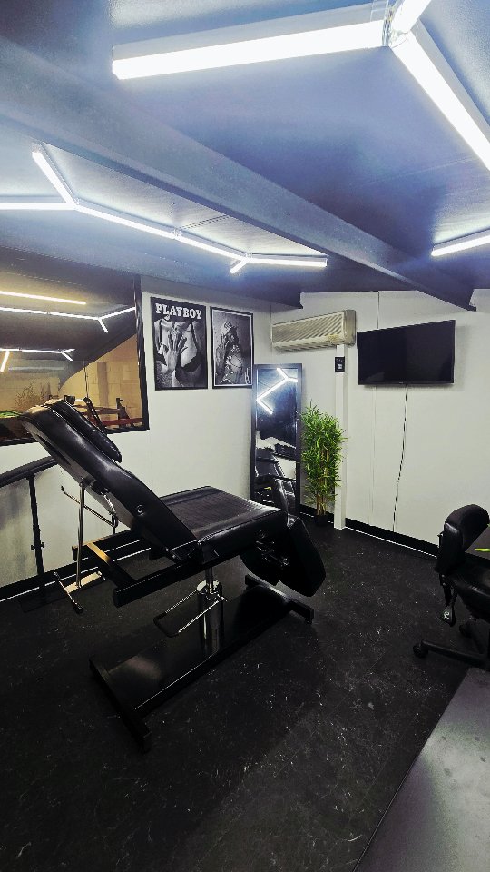 NEW STUDIO !
New studio set up is a vibe 🥶
✔️Class barbers downstairs
✔️Big sound system
✔️Sunbed
✔️Ps5
✔️Darts
✔️Pool table
✔️Bigger waiting room
✔️Coffee machine
✔️Free parking
✔️Directly behind Elswell train station
It's not even gonna feel like work!!
On Point Barbers 🤝 Skinhead Studios
IP30 9HR
#tattoo #tattoostudio #tattooartist #barbers ##burystedmunds