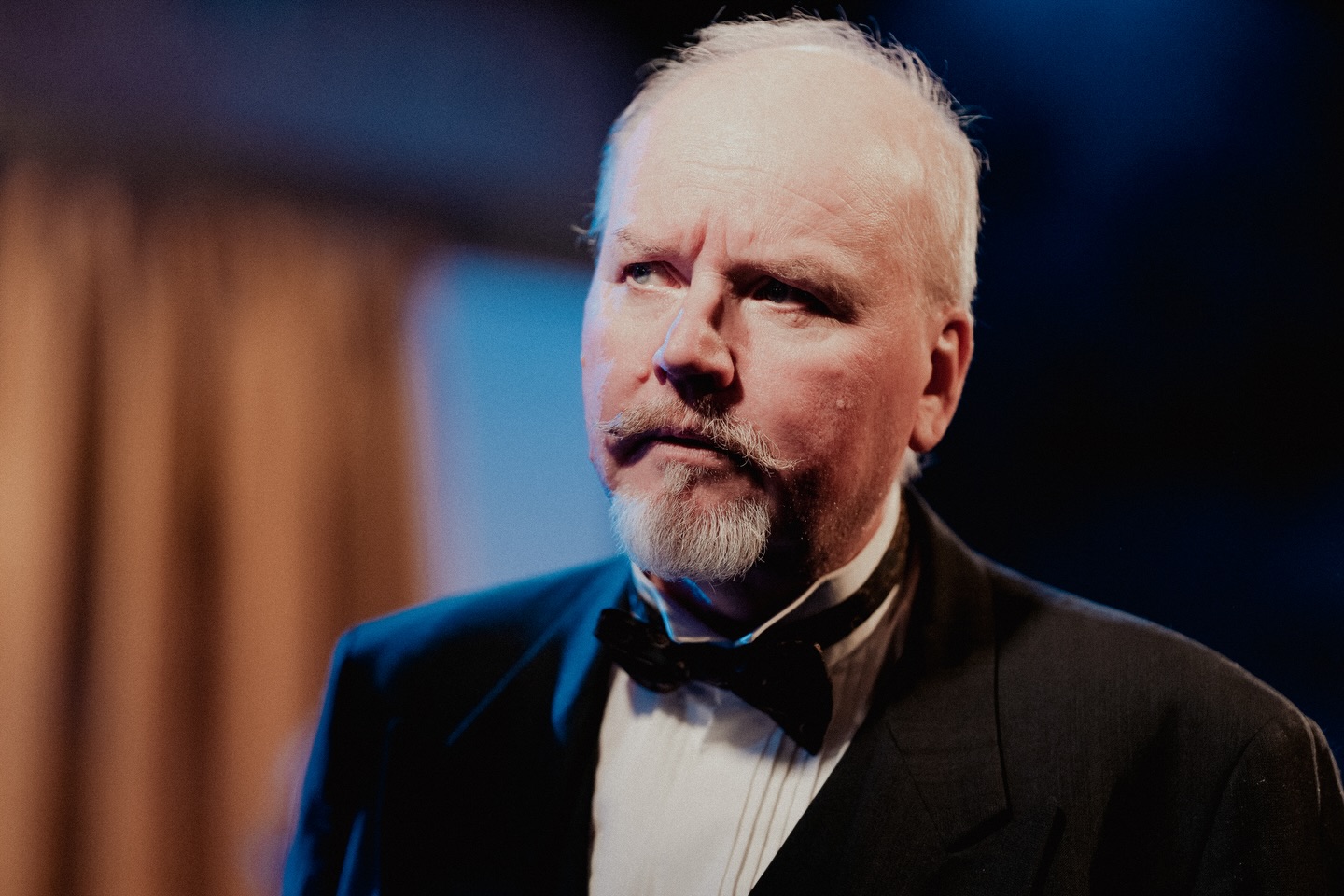 Mitä mainiointa uutta vuotta 2026 kaikille!
Idän pikajuna palaa ohjelmistoon joulutauon jälkeen to 15.1.2026.
Kaikki kevään esitykset ovat loppuunmyyty, mutta näin vuoden alkuun meillä on ilo ilmoittaa, että dekkarinälkäisille on vielä tarjolla lisää esityksiä.
Idän pikajuna ottaa vastaan matkustajia myös marraskuussa 2026. Liput tulevat myyntiin tammikuussa!
Kaksi aikaisempaa esityskautta myytiin loppuun ennätysvauhdilla.
Hyvää alkanutta vuotta kaikille!
Nähdään Idän pikajunassa.
#idänpikajunanarvoitus #järvenpäänteatteri #agathachristie #lisäesityksiä #teatteri
Kuva: Alex Fränti