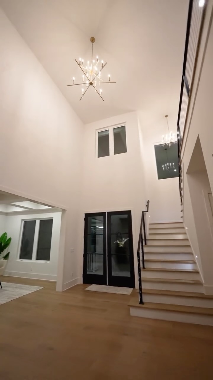 It’s our job to showcase a home in its best light, and sometimes that light is... twilight ✨
Featured Listing in Sunset Park: 5 Beds • 5.5+ Baths • 5,841 Sq Ft
📩 Message us for more details about this property:
Bree St. Pierre
224-422-0285
Greg Wilkerson, Esq.
813-235-5685
#JustListed #TampaLuxuryHomes #WestshoreReserve #SouthTampaRealEstate #LuxuryLiving