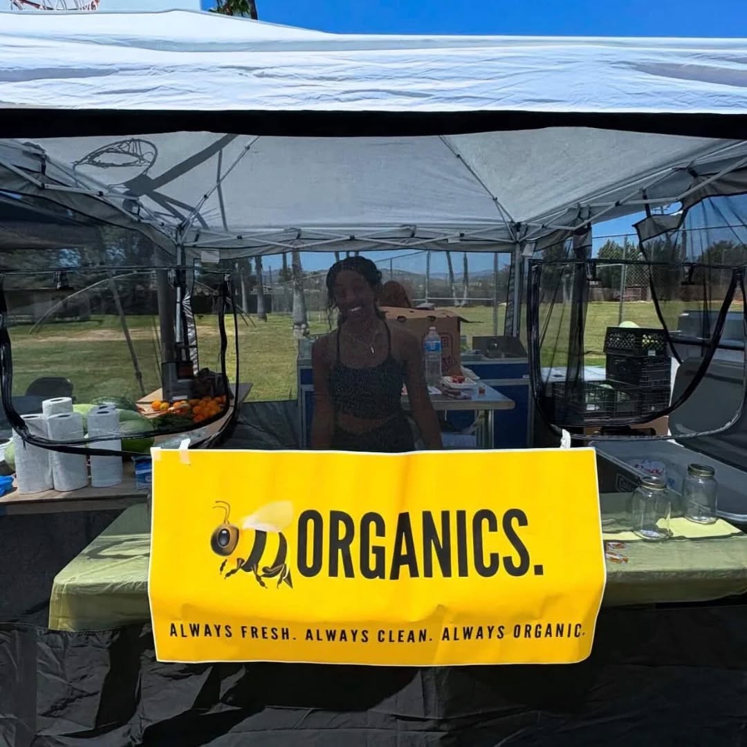 THANK YOU @saticoyfarmersmarket and everyone who helped make this possible once again! Hope to see you soon!!! Xoxo 🐝🌱 #saticoyfarmersmarket #saticoy #venturacounty #805 #organicsoil