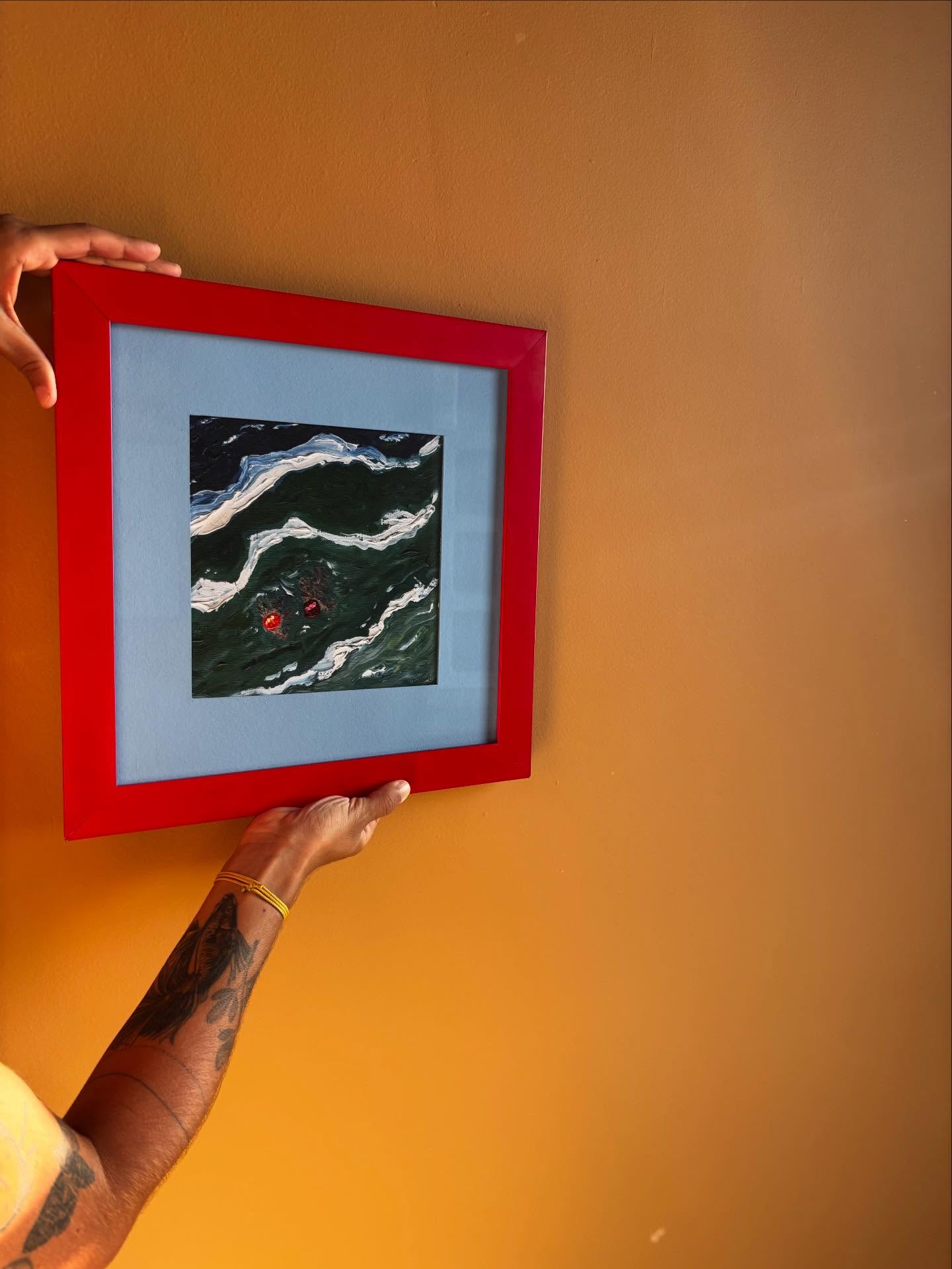 Brincadeira de adulto é pendurar quadro na parede e essa belezinha vai para uma parede especial na Irlanda. Para lembrar de casa.
Uma sequência dessa brincadeira para @maju.arq + closes da tela original 🙃
✸
Print “Porto da Barra” - Óleo s/ tela
Paspatour + Moldura do @coresvivasatelie
🌈🌊💫
#artwork
#salvador
#moldura
#arte