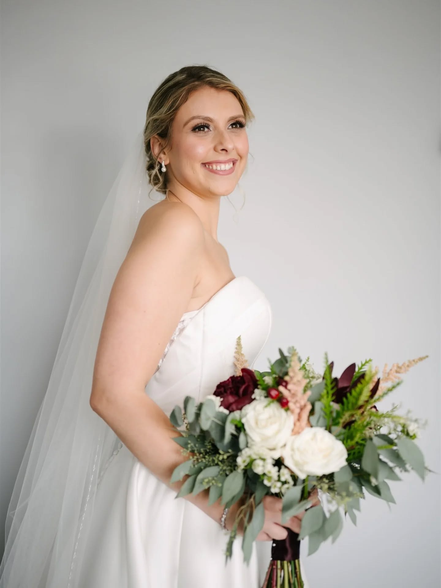 Makeup that looks unreal in every light - candlelit, camera flash, golden hour ✨
It’s not about more makeup, it’s about better makeup + intentional layering
Thin, precise layers using long-wearing, high performance formulas (our favorites include Lancôme, Nudestix, Dior, Armani) so skin still looks like skin - just glassy, refined, and elevated 🤍
Photo @mangostudios
Florals @anthifloral
Planning @happyeverafters.ca
.
.
.
.
#wedluxe #wedluxebride #elevatedbridal #skinbutbetter #editorialbridal torontomakeupartist bridalbeauty