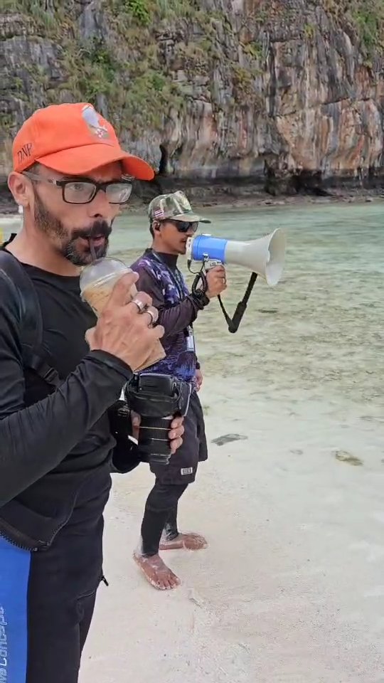 Helping ranger is not something difficult, as a visitor : respect the rules and the panels if you are not sure ask to a ranger, as a guide : remind your customers to not go into the water even for a very quick IG picture and you should be the one shouting out uour customers when they broke the rules, as a tour boat company : I pay correctly my workers and support them when customers are horrible, I provide materials and knowledge to my team to be a part of conservation project to be sure that we can have sustainable tourism 🙏🤟🇹🇭🫶💪