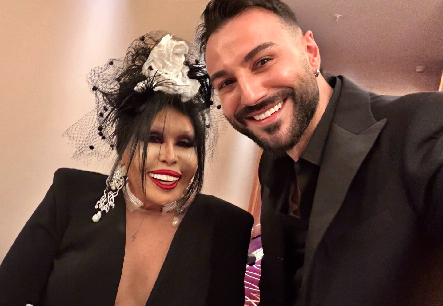 New Year’s Eve with legendary Diva Bülent Ersoy unforgettable on stage, and a rare private moment beyond the spotlight
#bülentersoy