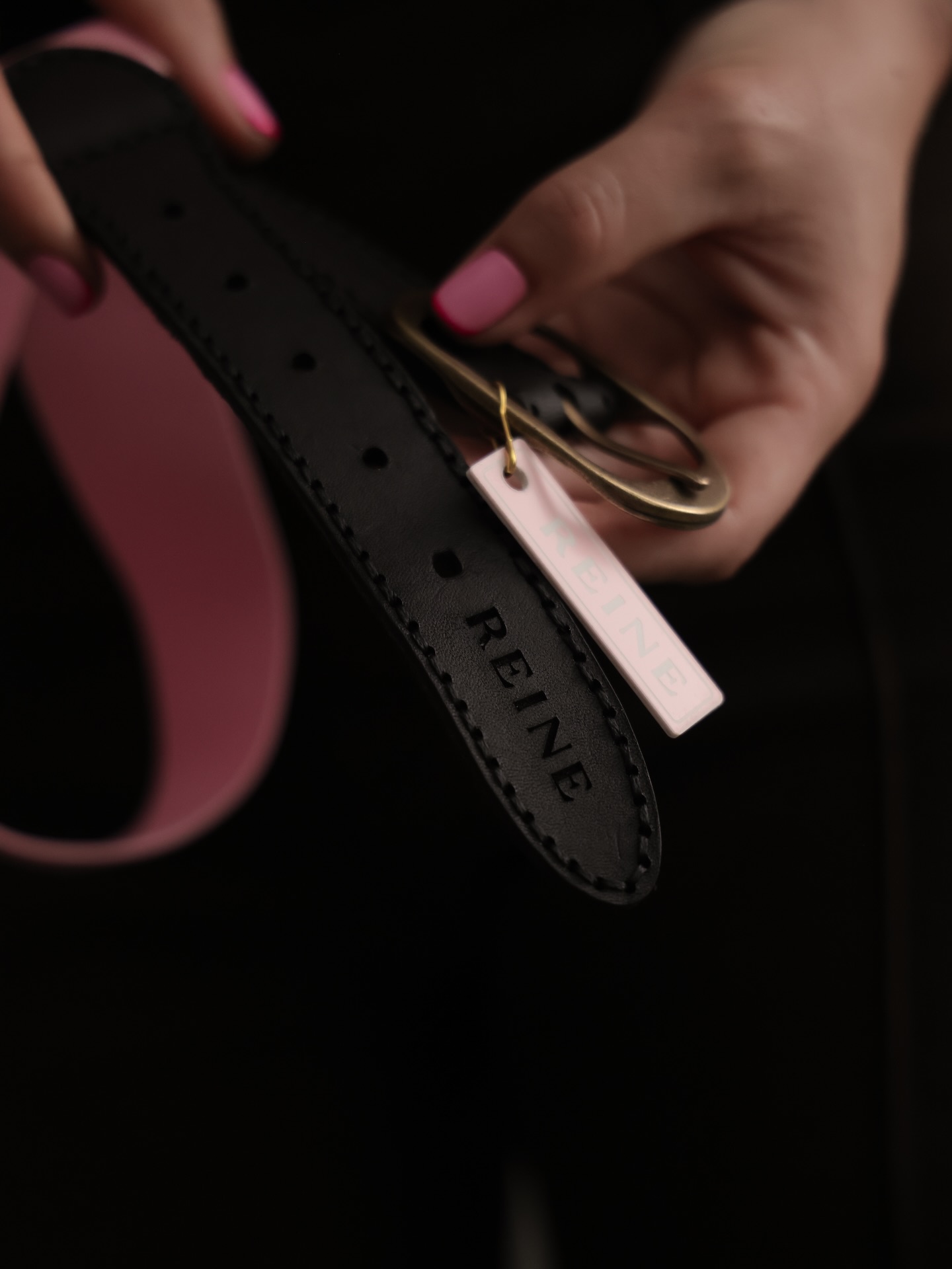 Meant to be noticed 🥂
Solid brass. Laser-cut full grain leather. Hand-stitched in small South African runs. Every detail deliberate…
A finishing piece for women who move with confidence - stylish, commanding, effortlessly refined
Reine keeping you chic from the saddle straight to your first sip of champagne 🍾