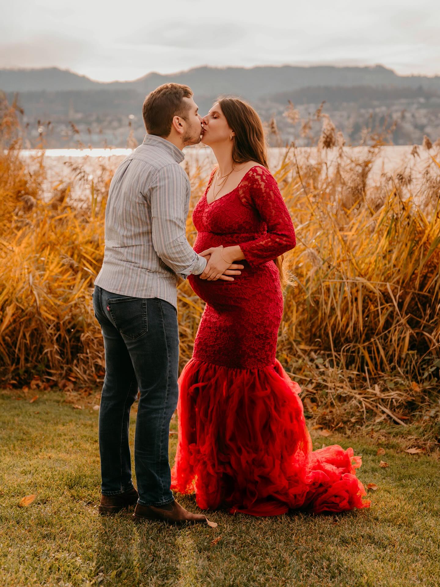 Golden tones, lake breeze, and a heart full of love ✨
Maternity moments by Lake Zurich 🤍.
.
.
Newborn, Family & Maternity Photographer in Zürich area | Photography
.
.
Neugeborenen-, Familien- & Schwangerschaftsfotografin im Raum Zürich | Ksenia Photography
..
.
.
#zurichphotographer
#zurichmaternity
#swissphotographer
#swissmaternity
#maternityphotography