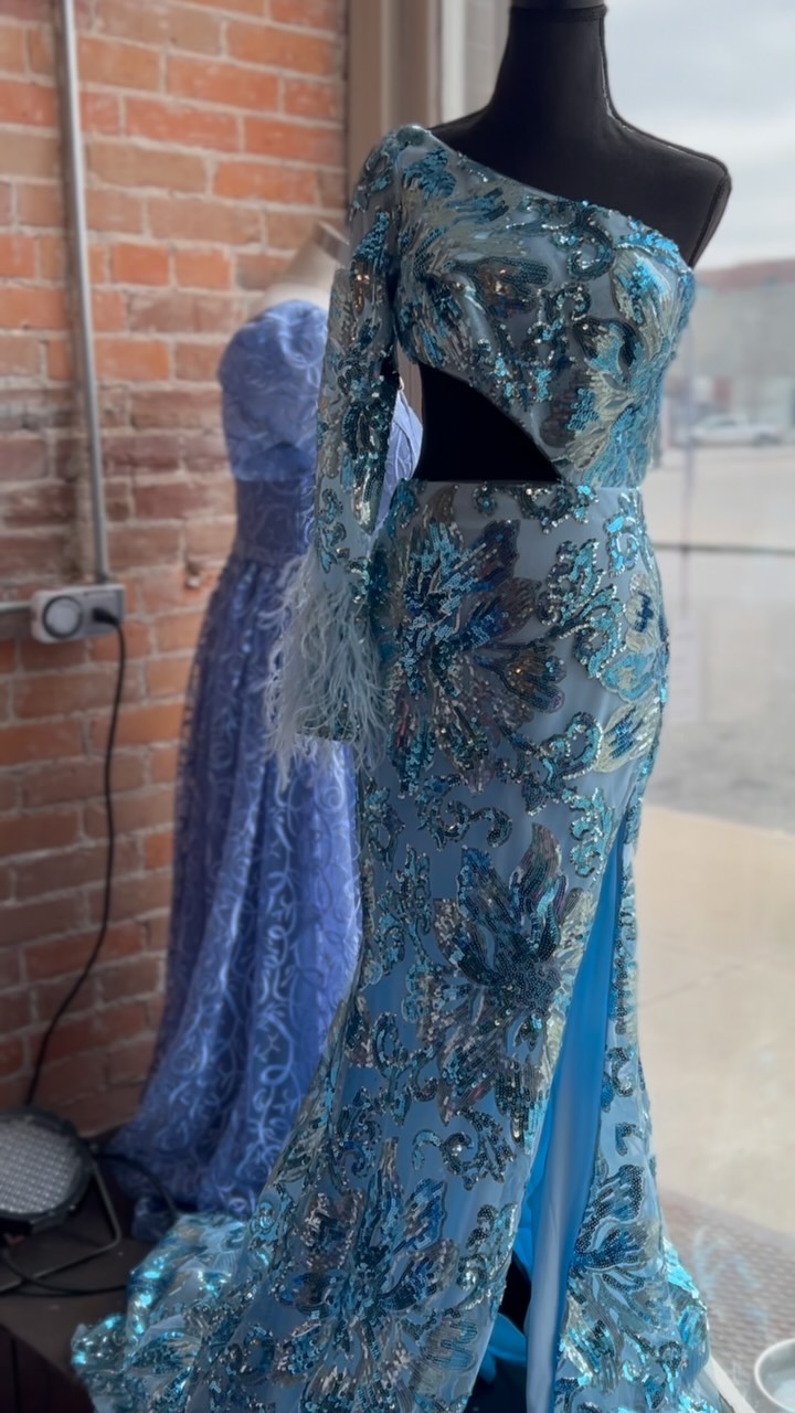 Prom is coming!! Heidi’s Dress Shop in Atchison has hundreds of dresses to choose from and dresses in all price ranges. #promready #heidisdressshop