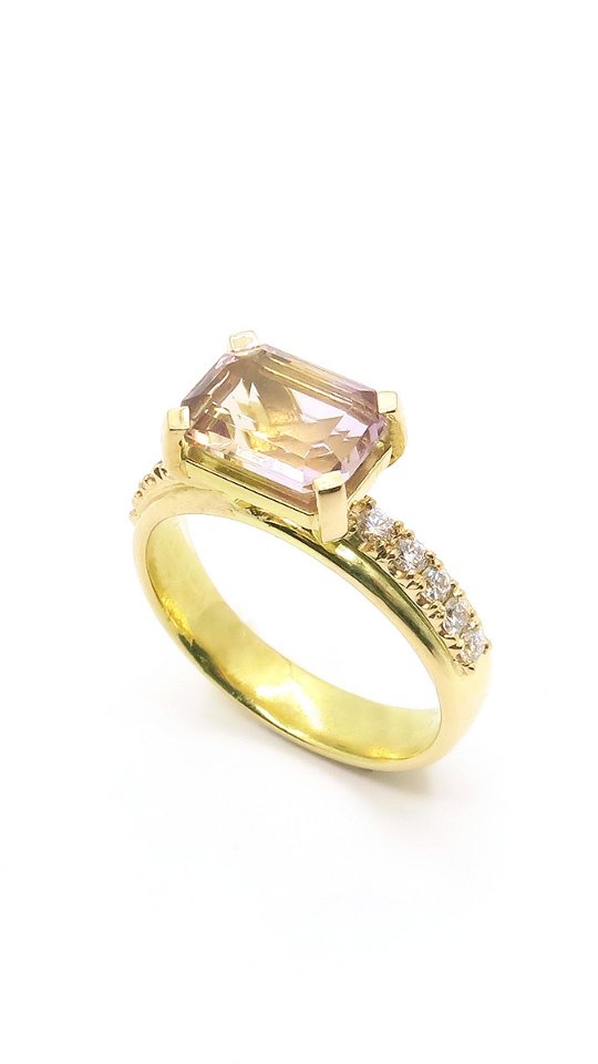 Wie heeft al zijn kerstcadeautjes al?
#juweelontwerp #goud
#uniekejuwelen #juwelenontwerp #antwerpgold #costummade #juwelenopmaat #goudsmid #kooplokaal #e #goudsmidatelier
#shinebright #belgischontwerp #kapellen
#geboortesteen #maatwerkjuwelen
#maatwerk #juweelontwerp #jijbentgoudwaard
#handmade #jewelrydesign #handmadejewelry
#goudsmidantwerpen #yourpersonalgoldsmith #brasschaat #maatwerk #costummade