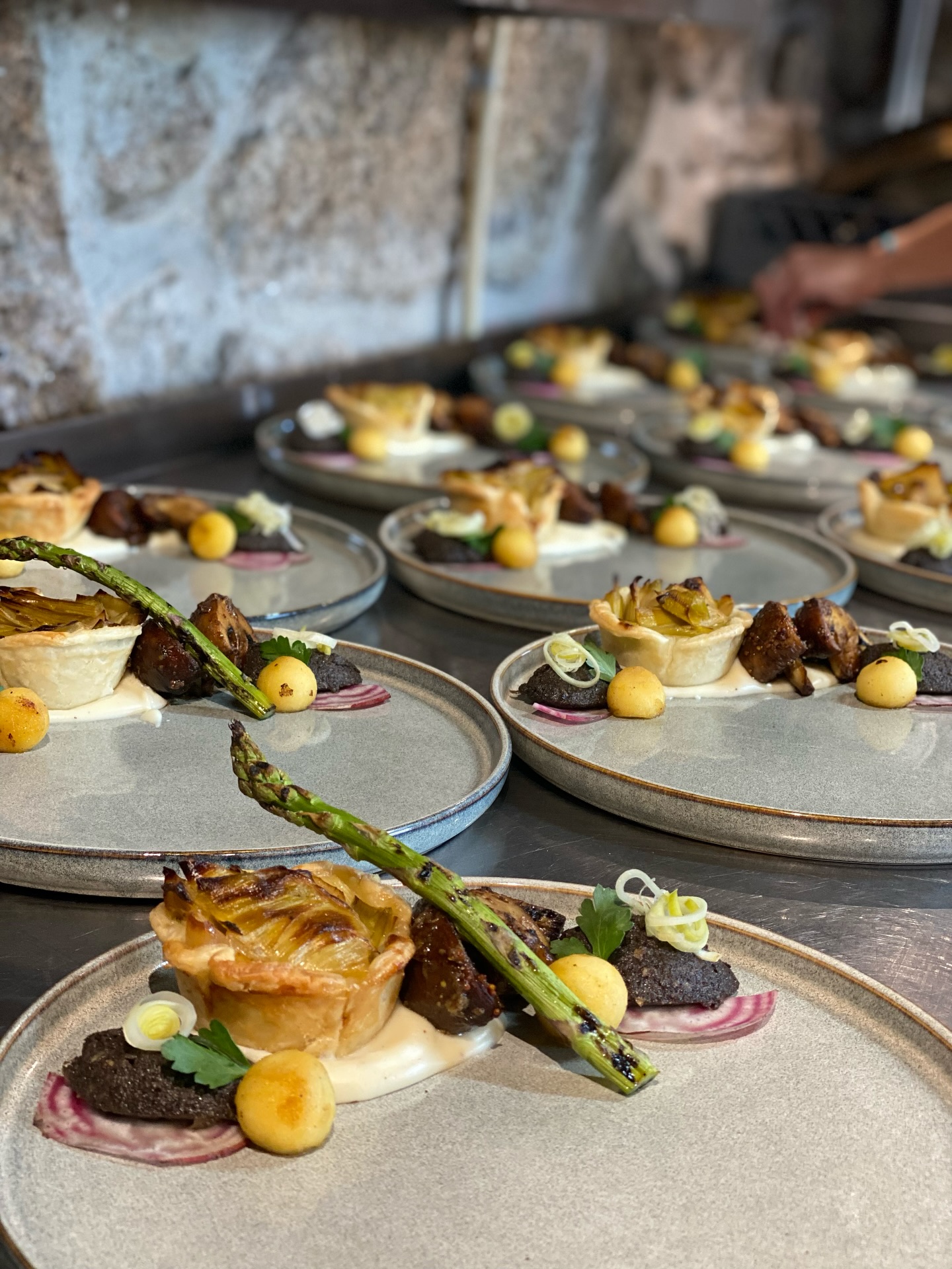 Look at this beautiful food!
You might know that since a few years, my man Giel himself is also the chef in Summer time.
Colorful and super flavorful dishes come from our kitchen and I’m happy to be the testing panel 😆
We cook mainly vegetarian but sometimes enjoy a lovely (local and organic) meat dish. What would you want to see on your plate when you come to Deveza?
Inspire us!
X Karin
•
#glamping #glampingportugal #dinnernights #summerholidays #retreatchef #yogaretreat
