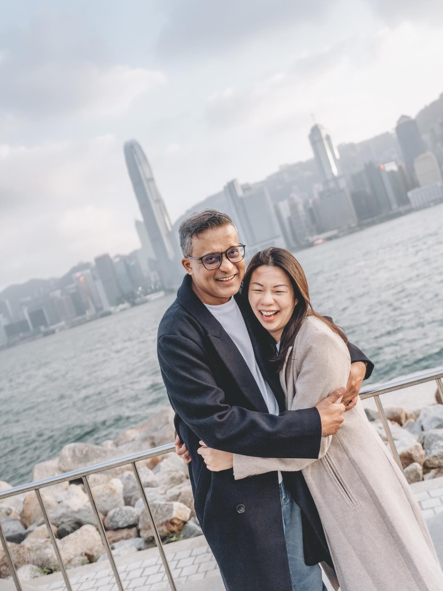 After having kids, that little shyness when taking a picture with our partner again ☺️
📸 Fiona | Hong Kong Family Photographer