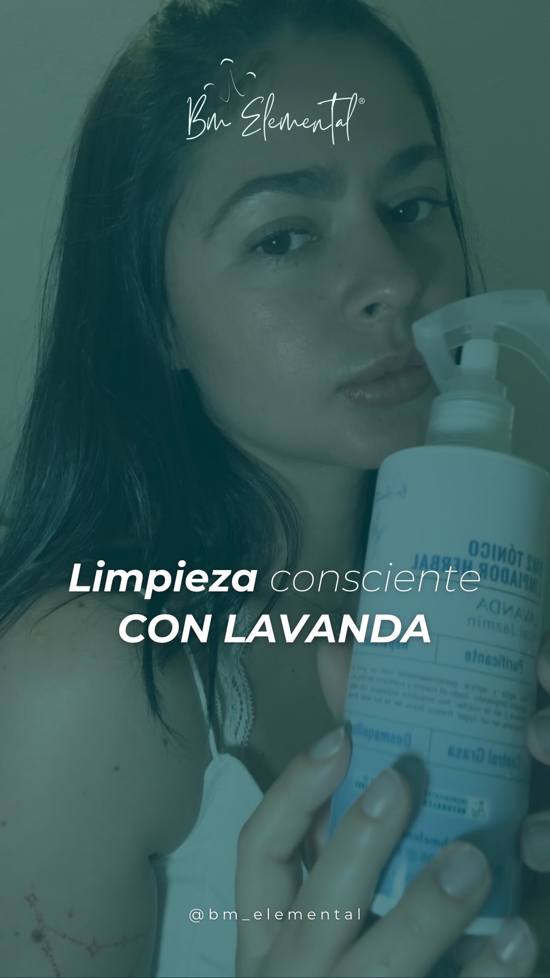 Purificar la piel también puede ser un acto de calma. 🌿
Este tónico limpiador herbal con lavanda limpia profundamente, elimina maquillaje e impurezas del día y ayuda a equilibrar la piel sin resecar.
Ideal para pieles grasas, mixtas o con tendencia acneica, y perfecto también para una rutina diaria en pieles normales.
Una limpieza consciente que deja la piel fresca, suave y lista para recibir el resto de tu ritual de cuidado.
🌸 Limpia · calma · equilibra
#BMElemental #CuidadoConsciente #PielEquilibrada #Lavanda #SkincareNatural
