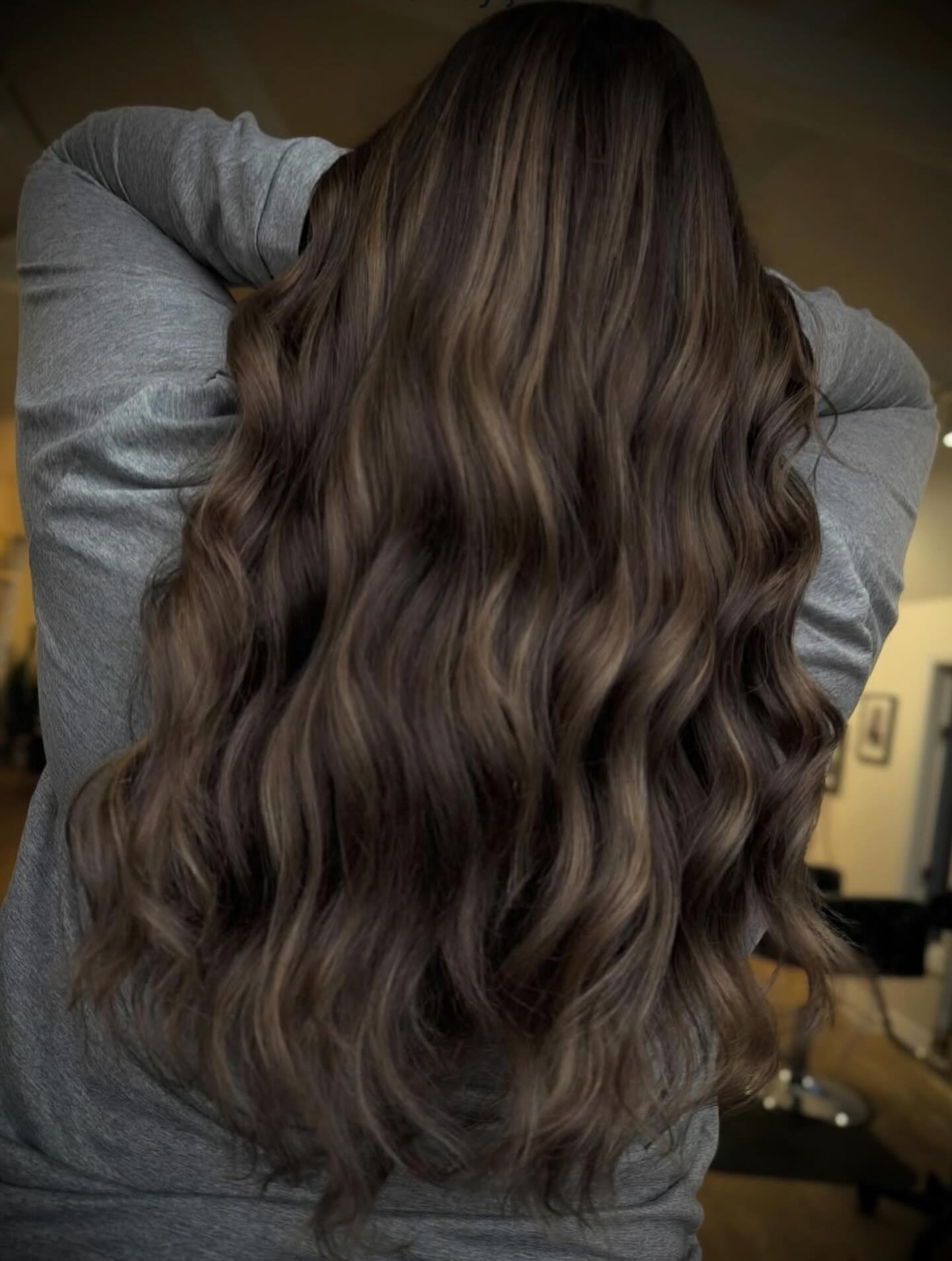 M A D I
Crafted by @hairby.julz
New year, so much gratitude 🤎
This beautiful soul travels all the way from Pennsylvania to sit in my chair, and I truly never take that lightly. The trust, the loyalty, the conversations, the hair days like this are what I’m so thankful for going into this new year. Cheers to healthy hair, gorgeous color and clients who feel like friends
New year, new hair plans? Let’s make them happen:
🥂Tap the link in my bio to
book