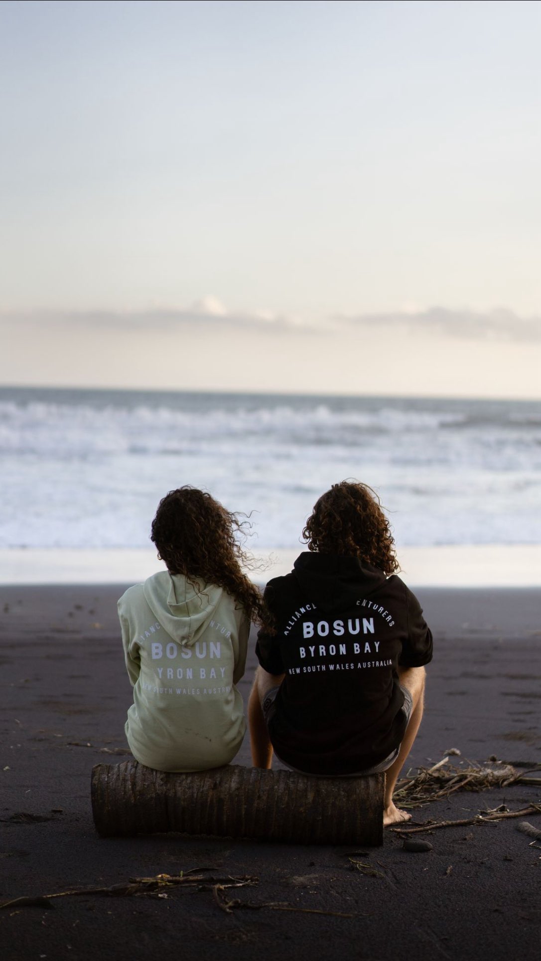Is there anything more fun than driving Land Rovers on deserted beaches?
Our clothing is the perfect addition to your adventures. Organic cotton, well made and a beautiful shape!
#bosun #landrover #landroverseries #landroverdefender #landoverbali