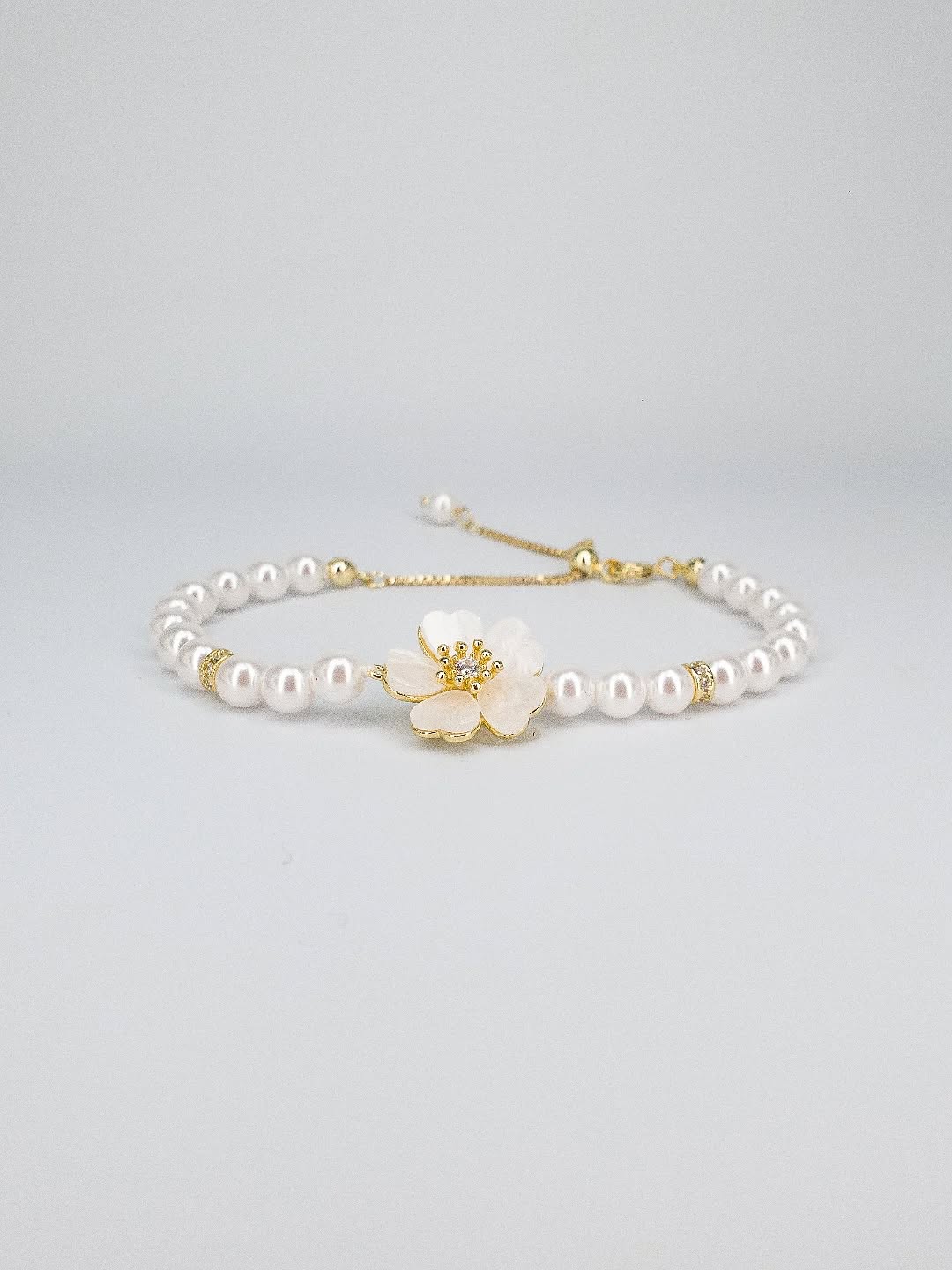 İnci Detaylı Çiçek Figürlü Bileklik – Barok İnciler 🌼
#Amazon
#HepsiBurada
#Trendyol