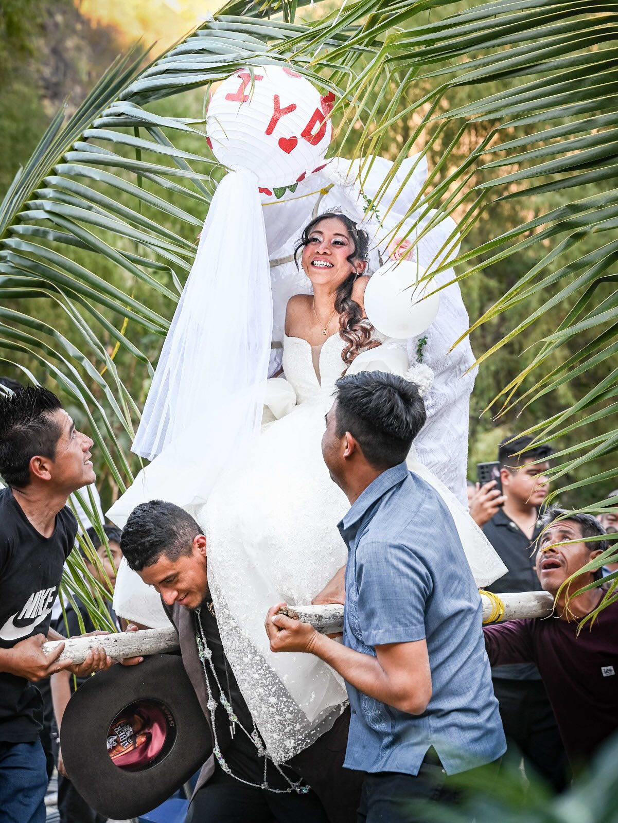 First wedding of the year - congrats to Ismael amd Dianey and their extended family, who hosted a huge fiesta for the celebration yesterday!
#boda #fiesta #legendario #domingo #mezcal #mezcalero #wedding #weddimgparty #oaxacanwedding