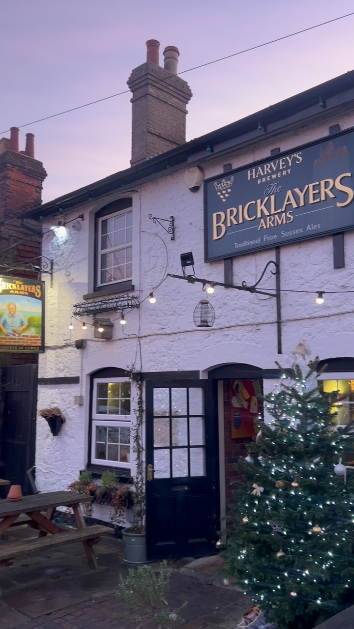 As the sun sets on us for a little while 🌅
Closed for a refurb — reopening 19th ✨
Quiz night 20th — book your slots! 🧠🍻
Exciting new beginnings at The Bricklayers.
See you soon, Chipstead ❤️
#harveysbrewery #chipstead #newyear #kent #publife
