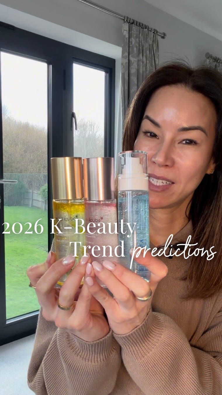 2026 K-beauty trend predictions as a skincare Doctor ✨
From serum mists to skincare key chains, these are the trends I see shaping the next wave of Korean skincare.
Curious to see how K-beauty continues to evolve and which of these will go mainstream first 👀
#skincare #skincaretrend #trendprediction #kbeautydoctor #skincaredoctor
