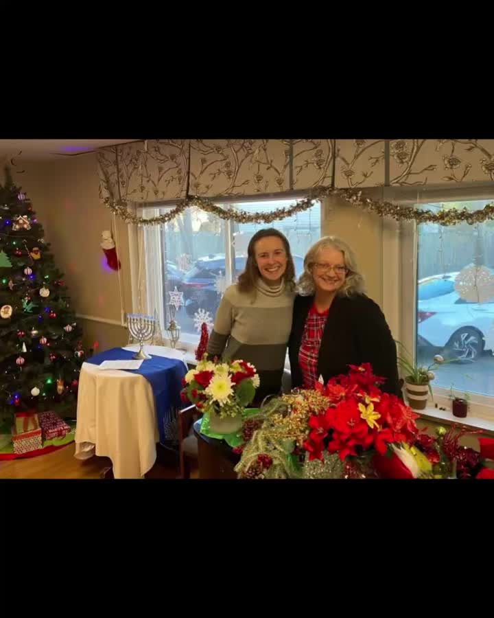 ✨ Celebrating Our December Successes ✨
As we welcome the new year , we’re taking a moment to celebrate everything our community accomplished together at the end of 2025 💜🎶
🎶 Newport Sings staff sang holiday songs with residents at Heatherwood Rehabilitation Center and St. Clare – Newport, creating meaningful moments of connection through music.
🎵 Members of Newport Sings brought holiday cheer to Franklin Street during the Franklin Street Holiday Stroll, filling the neighborhood with music and seasonal joy.
🌲 The Newport County Youth Chorus delighted the hundreds of people waiting to see Mr. and Mrs. Claus at the Bowen’s Wharf Tree Lighting—what a magical way to share the spirit of the season!
🎼 And we closed the month on a high note: over 125 singers from our four choirs performed to a packed house at our Winter Concert. An incredible night and a true celebration of community, dedication, and song.
We’re so proud of our singers, staff, volunteers, and supporters. Thank you for making the end of 2025 such a joyful and successful chapter for Newport Sings. Here’s to carrying this momentum into the new year ✨
#NewportSings #DecemberSuccess #CommunityThroughMusic #CelebrateTheSeason #NewportRI #ProudMoments