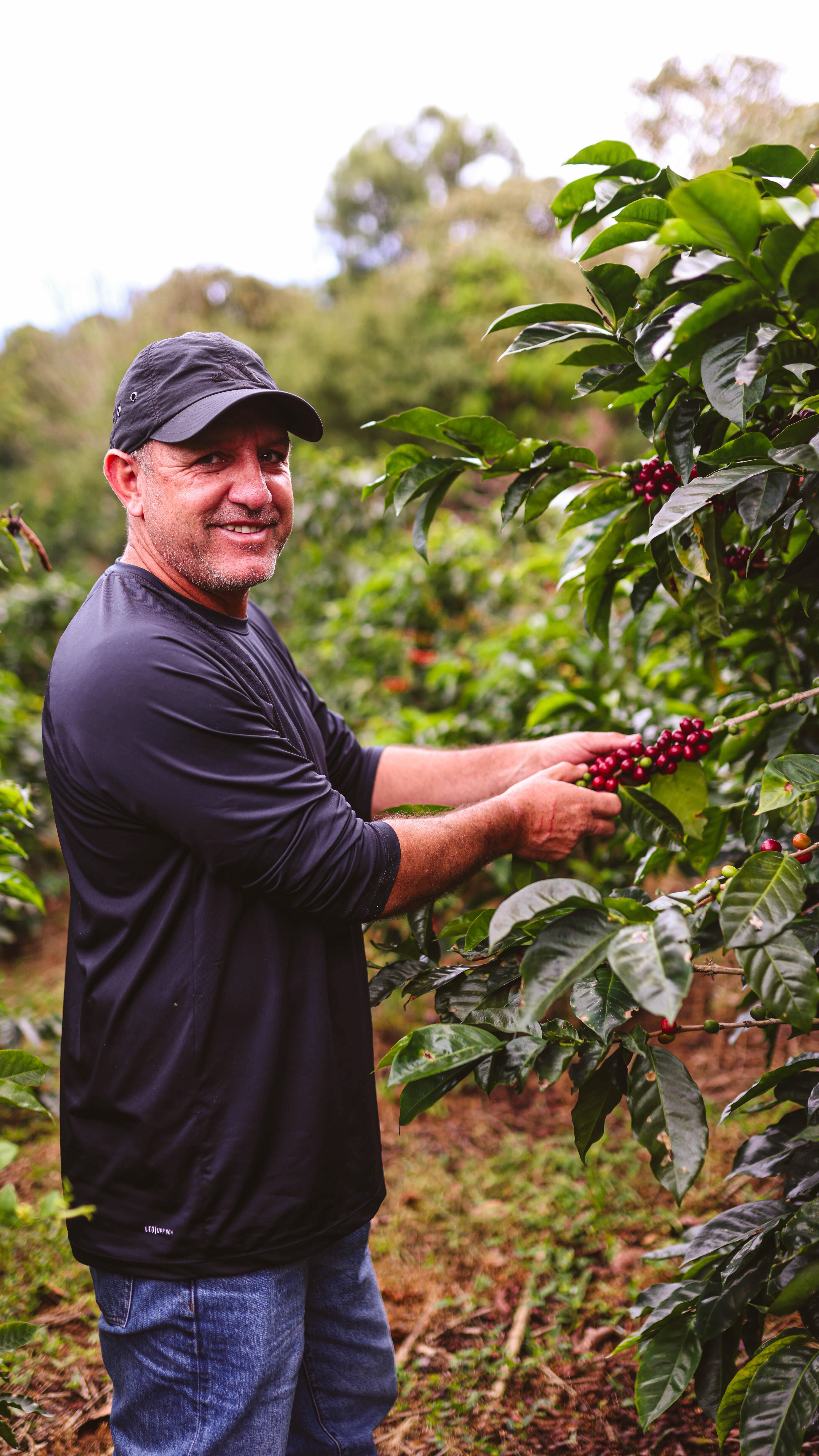 Detrás de cada taza hay una historia. ☕️
En Juntos House of Coffee estamos comprometidos a resaltar a los productores nacionales, a las personas que trabajan día a día en las fincas para que hoy podamos disfrutar cafés increíbles en Costa Rica. 🇨🇷🌱
Don Cristian es el productor de nuestro Pacamara Natural, un café que nace del trabajo duro, la paciencia y el amor por la tierra.
Ya lo probaste? 🤩